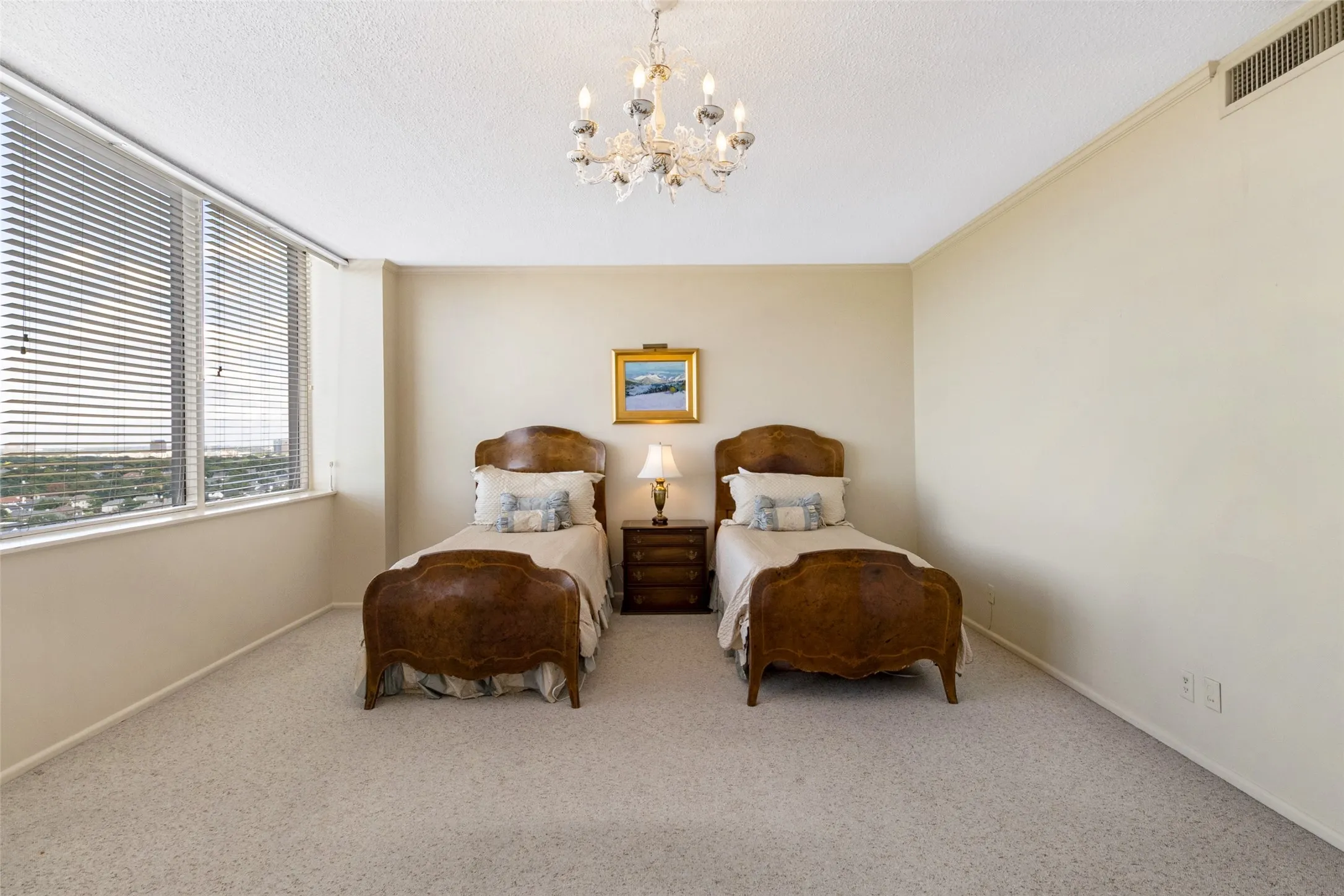 Condominium For Sale in Dallas County , 6335 W Northwest Highway 1517, Dallas, Texas 75225, 3 Bedroom, 4 Bathroom, 2 Garage spaces, 2,521 Sqft, built in 1966, mls#21412584, Real Estate Agent in Dallas, Homes For Sale in Dallas county, Homes For Sale in Dallas, Realtor in Dallas Texas, Real Estate Brokerage Independent Realty Texas, Luminita Cordes Realtor