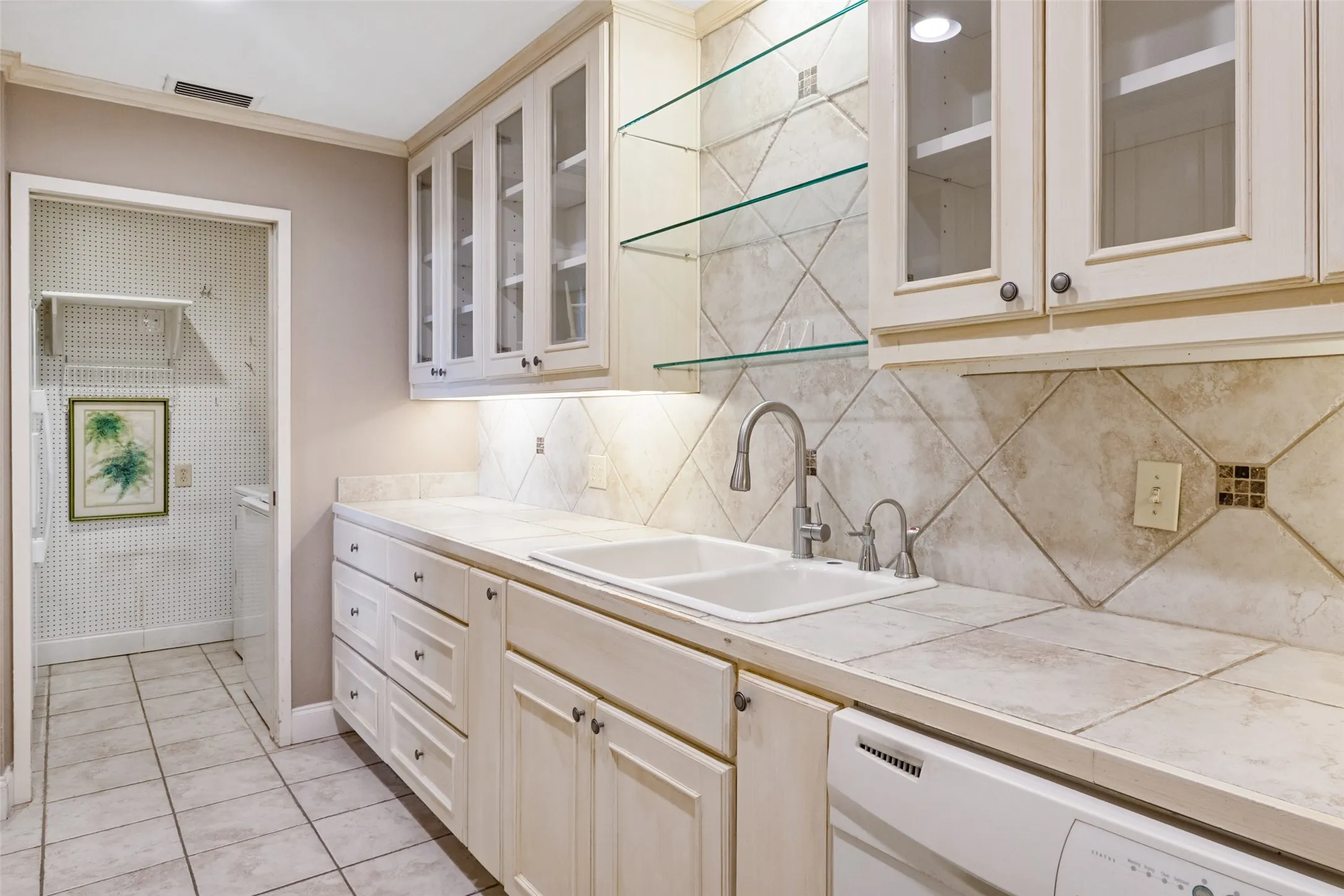 Condominium For Sale in Dallas County , 6335 W Northwest Highway 1517, Dallas, Texas 75225, 3 Bedroom, 4 Bathroom, 2 Garage spaces, 2,521 Sqft, built in 1966, mls#21412584, Real Estate Agent in Dallas, Homes For Sale in Dallas county, Homes For Sale in Dallas, Realtor in Dallas Texas, Real Estate Brokerage Independent Realty Texas, Luminita Cordes Realtor