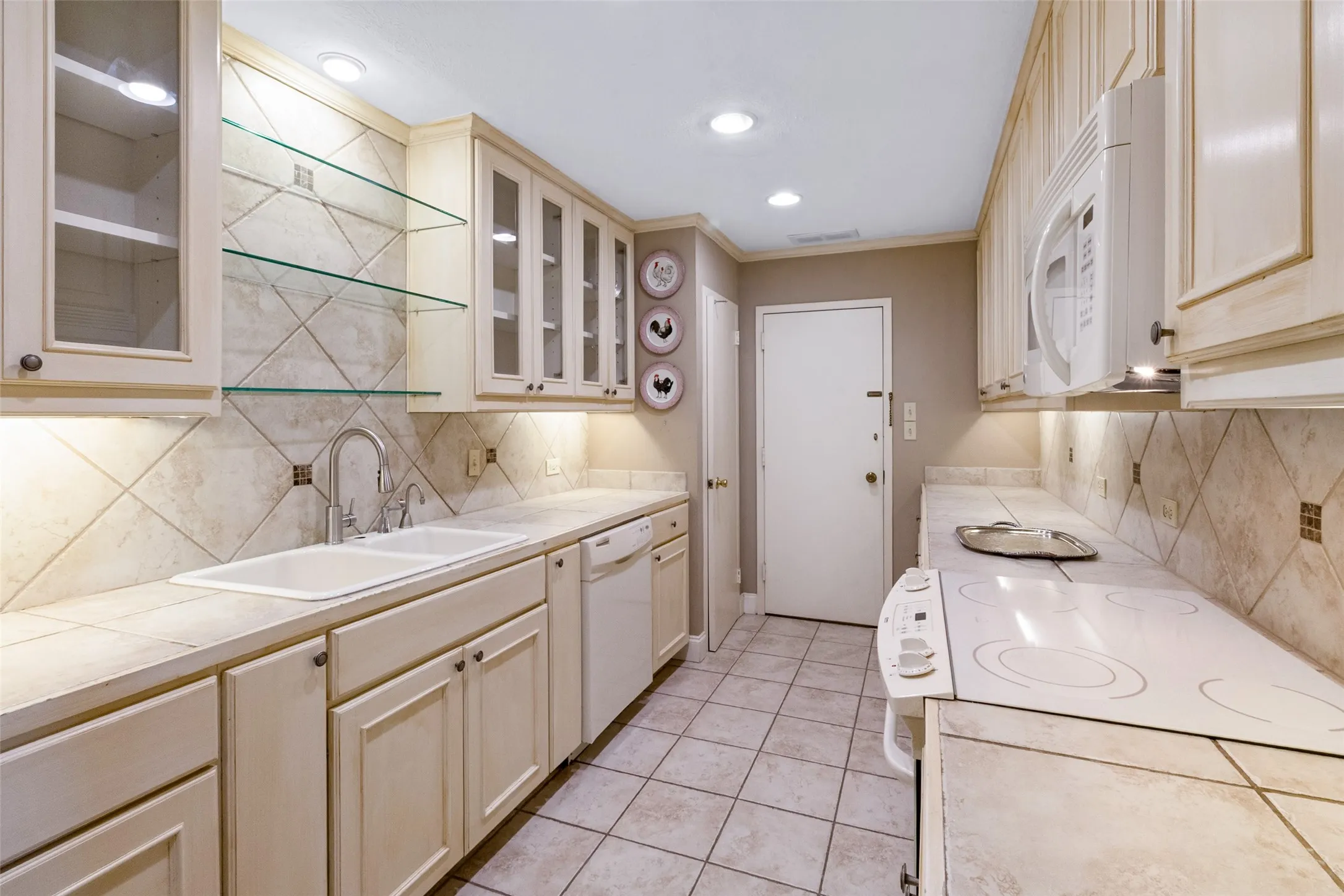 Condominium For Sale in Dallas County , 6335 W Northwest Highway 1517, Dallas, Texas 75225, 3 Bedroom, 4 Bathroom, 2 Garage spaces, 2,521 Sqft, built in 1966, mls#21412584, Real Estate Agent in Dallas, Homes For Sale in Dallas county, Homes For Sale in Dallas, Realtor in Dallas Texas, Real Estate Brokerage Independent Realty Texas, Luminita Cordes Realtor