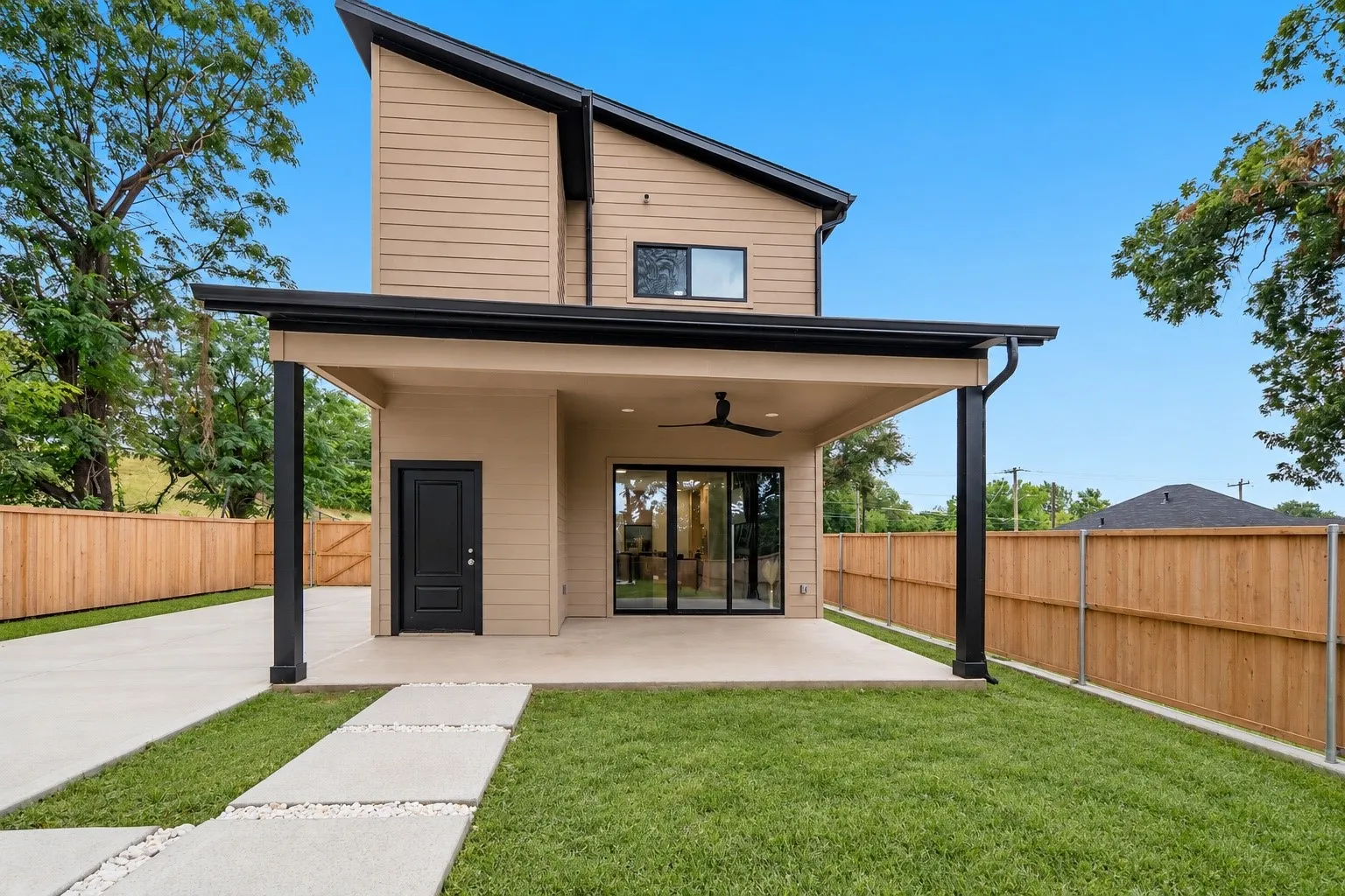 Single Family Residence For Sale in Dallas County , 600 N Cliff Street, Dallas, Texas 75203, 5 Bedroom, 6 Bathroom, 2 Garage spaces, 2,356 Sqft, built in 2026, mls#21406989, Real Estate Agent in Dallas, Homes For Sale in Dallas county, Homes For Sale in Dallas, Realtor in Dallas Texas, Real Estate Brokerage Independent Realty Texas, Luminita Cordes Realtor