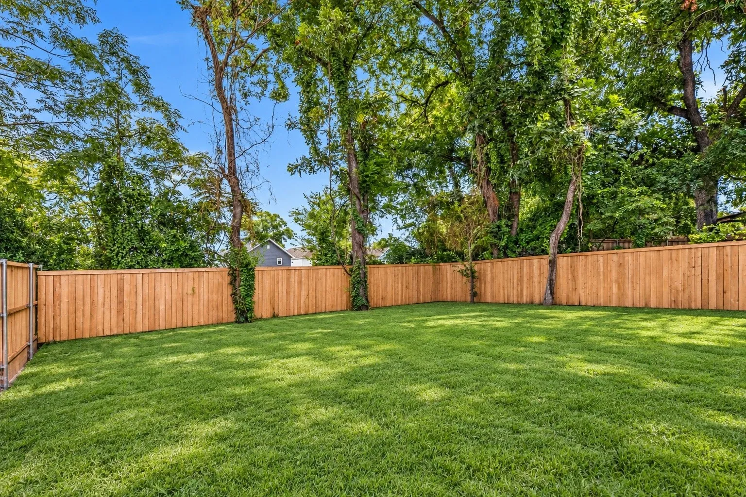 Single Family Residence For Sale in Dallas County , 600 N Cliff Street, Dallas, Texas 75203, 5 Bedroom, 6 Bathroom, 2 Garage spaces, 2,356 Sqft, built in 2026, mls#21406989, Real Estate Agent in Dallas, Homes For Sale in Dallas county, Homes For Sale in Dallas, Realtor in Dallas Texas, Real Estate Brokerage Independent Realty Texas, Luminita Cordes Realtor