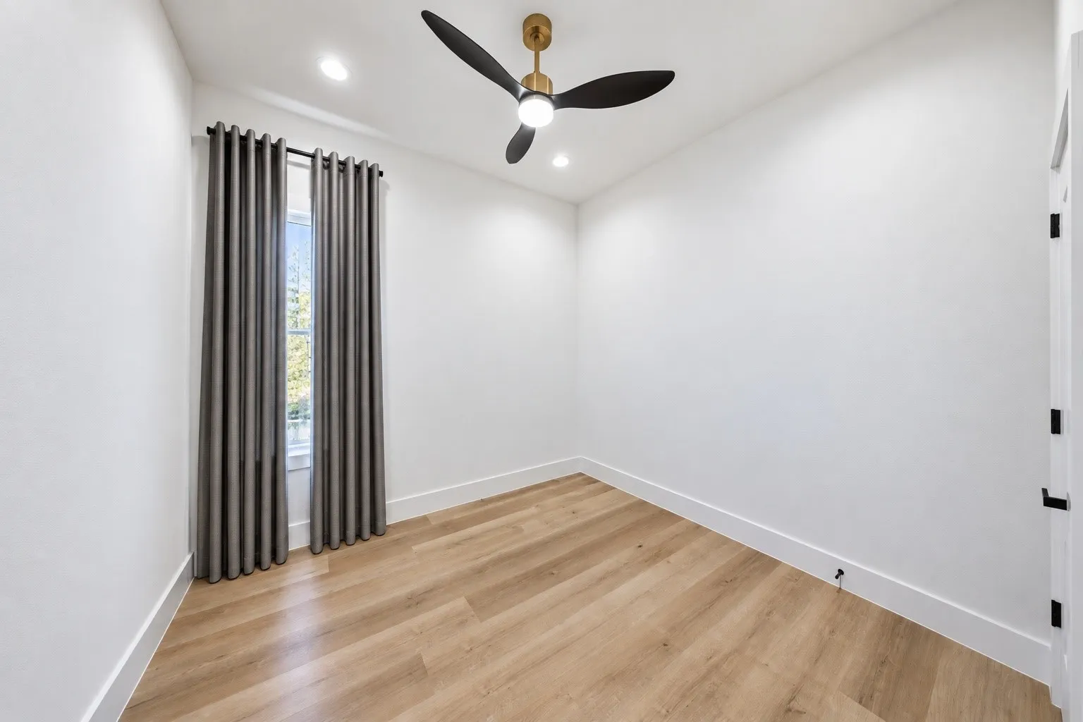 Single Family Residence For Sale in Dallas County , 600 N Cliff Street, Dallas, Texas 75203, 5 Bedroom, 6 Bathroom, 2 Garage spaces, 2,356 Sqft, built in 2026, mls#21406989, Real Estate Agent in Dallas, Homes For Sale in Dallas county, Homes For Sale in Dallas, Realtor in Dallas Texas, Real Estate Brokerage Independent Realty Texas, Luminita Cordes Realtor