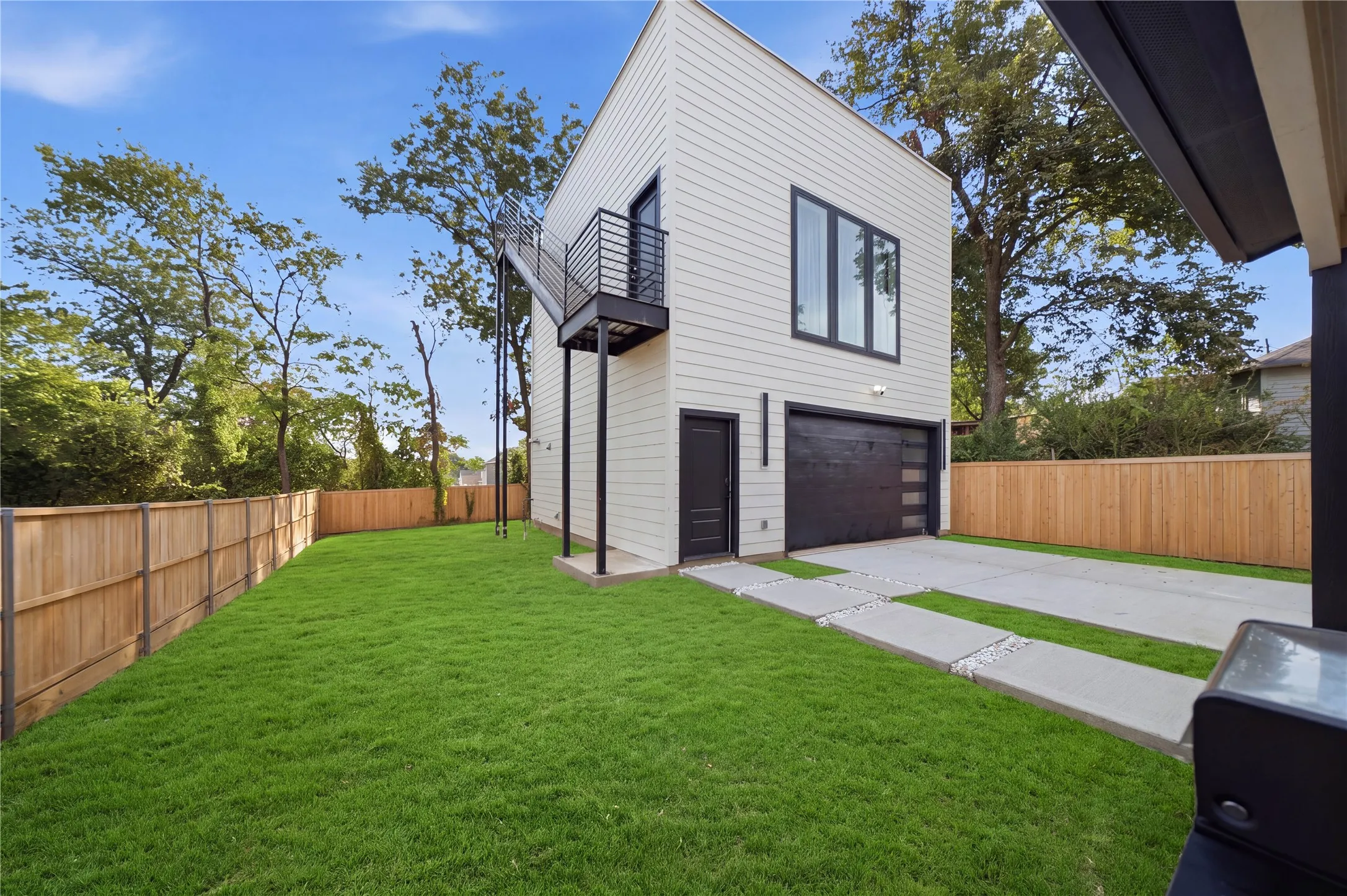 Single Family Residence For Sale in Dallas County , 600 N Cliff Street, Dallas, Texas 75203, 5 Bedroom, 6 Bathroom, 2 Garage spaces, 2,356 Sqft, built in 2026, mls#21406989, Real Estate Agent in Dallas, Homes For Sale in Dallas county, Homes For Sale in Dallas, Realtor in Dallas Texas, Real Estate Brokerage Independent Realty Texas, Luminita Cordes Realtor