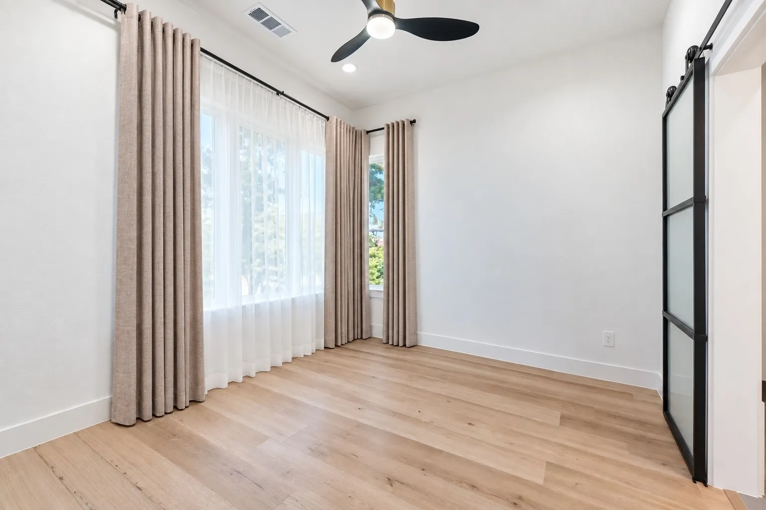 Single Family Residence For Sale in Dallas County , 600 N Cliff Street, Dallas, Texas 75203, 5 Bedroom, 6 Bathroom, 2 Garage spaces, 2,356 Sqft, built in 2026, mls#21406989, Real Estate Agent in Dallas, Homes For Sale in Dallas county, Homes For Sale in Dallas, Realtor in Dallas Texas, Real Estate Brokerage Independent Realty Texas, Luminita Cordes Realtor