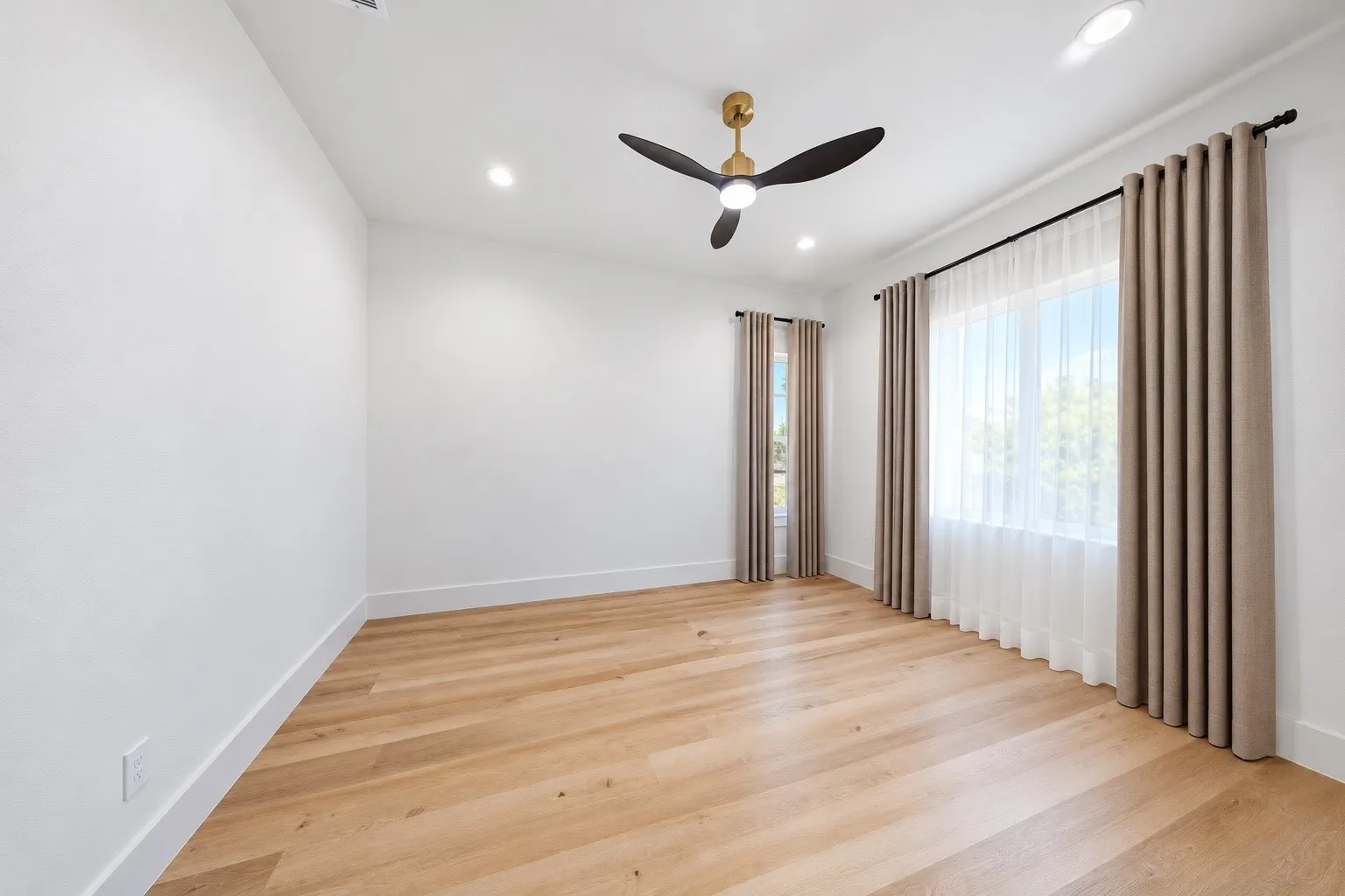 Single Family Residence For Sale in Dallas County , 600 N Cliff Street, Dallas, Texas 75203, 5 Bedroom, 6 Bathroom, 2 Garage spaces, 2,356 Sqft, built in 2026, mls#21406989, Real Estate Agent in Dallas, Homes For Sale in Dallas county, Homes For Sale in Dallas, Realtor in Dallas Texas, Real Estate Brokerage Independent Realty Texas, Luminita Cordes Realtor