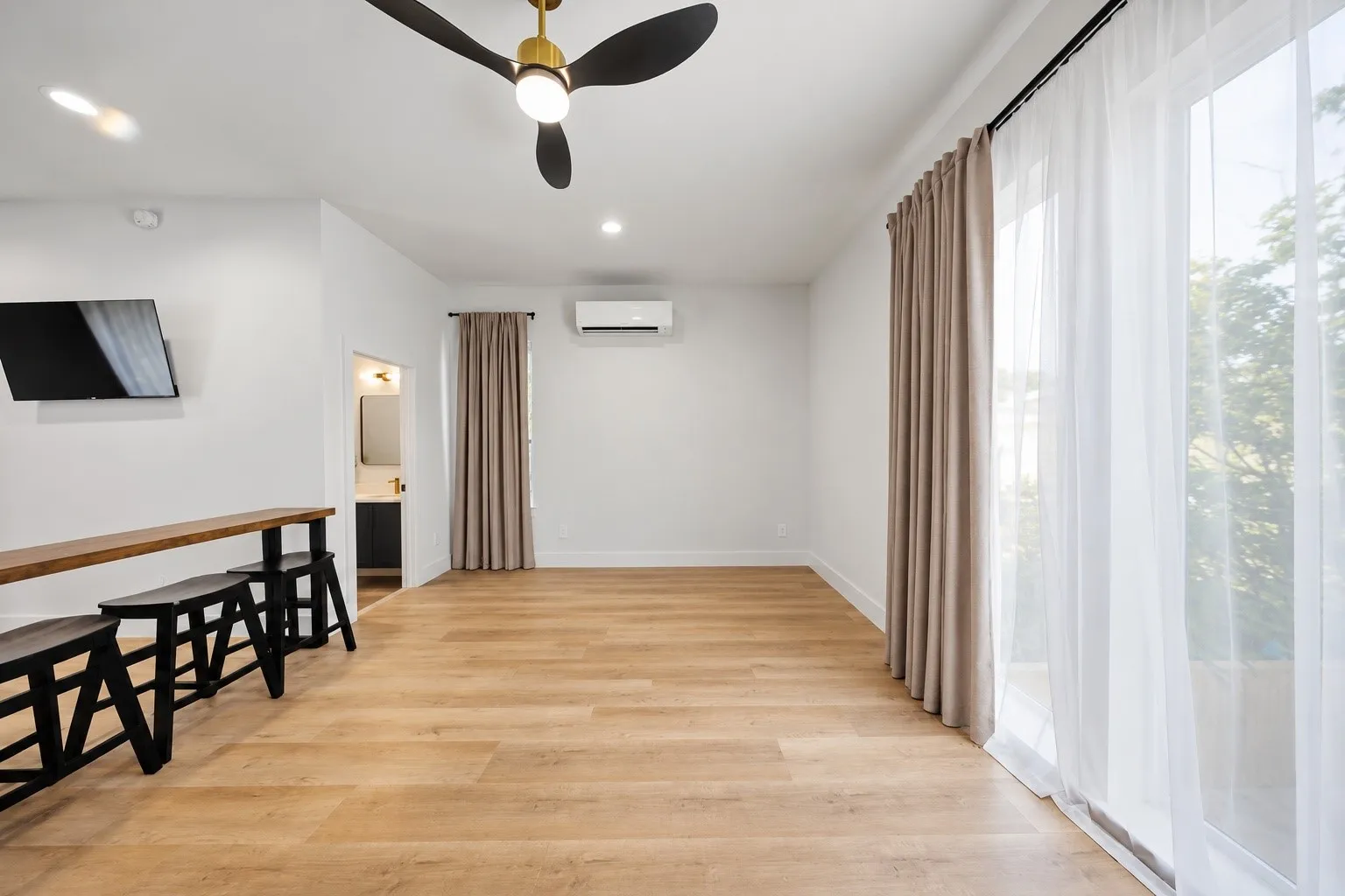 Single Family Residence For Sale in Dallas County , 600 N Cliff Street, Dallas, Texas 75203, 5 Bedroom, 6 Bathroom, 2 Garage spaces, 2,356 Sqft, built in 2026, mls#21406989, Real Estate Agent in Dallas, Homes For Sale in Dallas county, Homes For Sale in Dallas, Realtor in Dallas Texas, Real Estate Brokerage Independent Realty Texas, Luminita Cordes Realtor