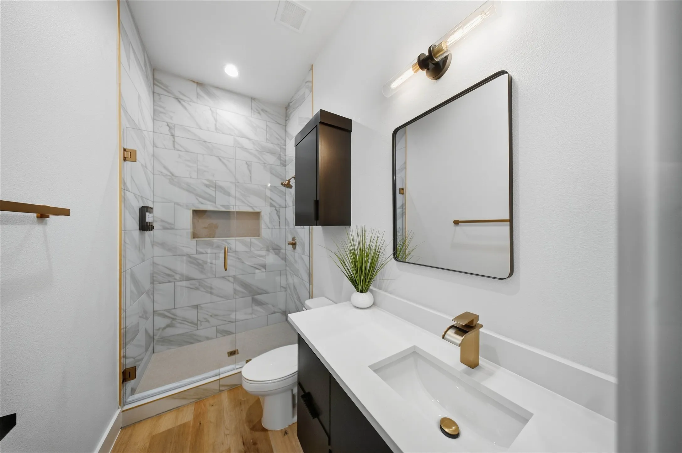 Single Family Residence For Sale in Dallas County , 600 N Cliff Street, Dallas, Texas 75203, 5 Bedroom, 6 Bathroom, 2 Garage spaces, 2,356 Sqft, built in 2026, mls#21406989, Real Estate Agent in Dallas, Homes For Sale in Dallas county, Homes For Sale in Dallas, Realtor in Dallas Texas, Real Estate Brokerage Independent Realty Texas, Luminita Cordes Realtor