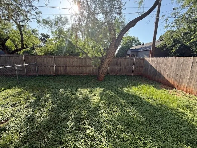 Single Family Residence For Rent in Taylor County , 891 Davis Drive 1/2, Abilene, Texas 79605, 1 Bedroom, 1 Bathroom, Garage spaces, 1,224 Sqft, built in 1948, mls#21412592, Real Estate Agent in Abilene, Homes For Rent in Taylor county, Homes For Rent in Abilene, Realtor in Abilene Texas, Real Estate Brokerage Independent Realty Texas, Luminita Cordes Realtor