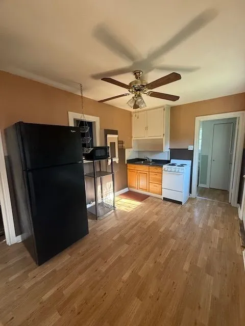 Single Family Residence For Rent in Taylor County , 891 Davis Drive 1/2, Abilene, Texas 79605, 1 Bedroom, 1 Bathroom, Garage spaces, 1,224 Sqft, built in 1948, mls#21412592, Real Estate Agent in Abilene, Homes For Rent in Taylor county, Homes For Rent in Abilene, Realtor in Abilene Texas, Real Estate Brokerage Independent Realty Texas, Luminita Cordes Realtor
