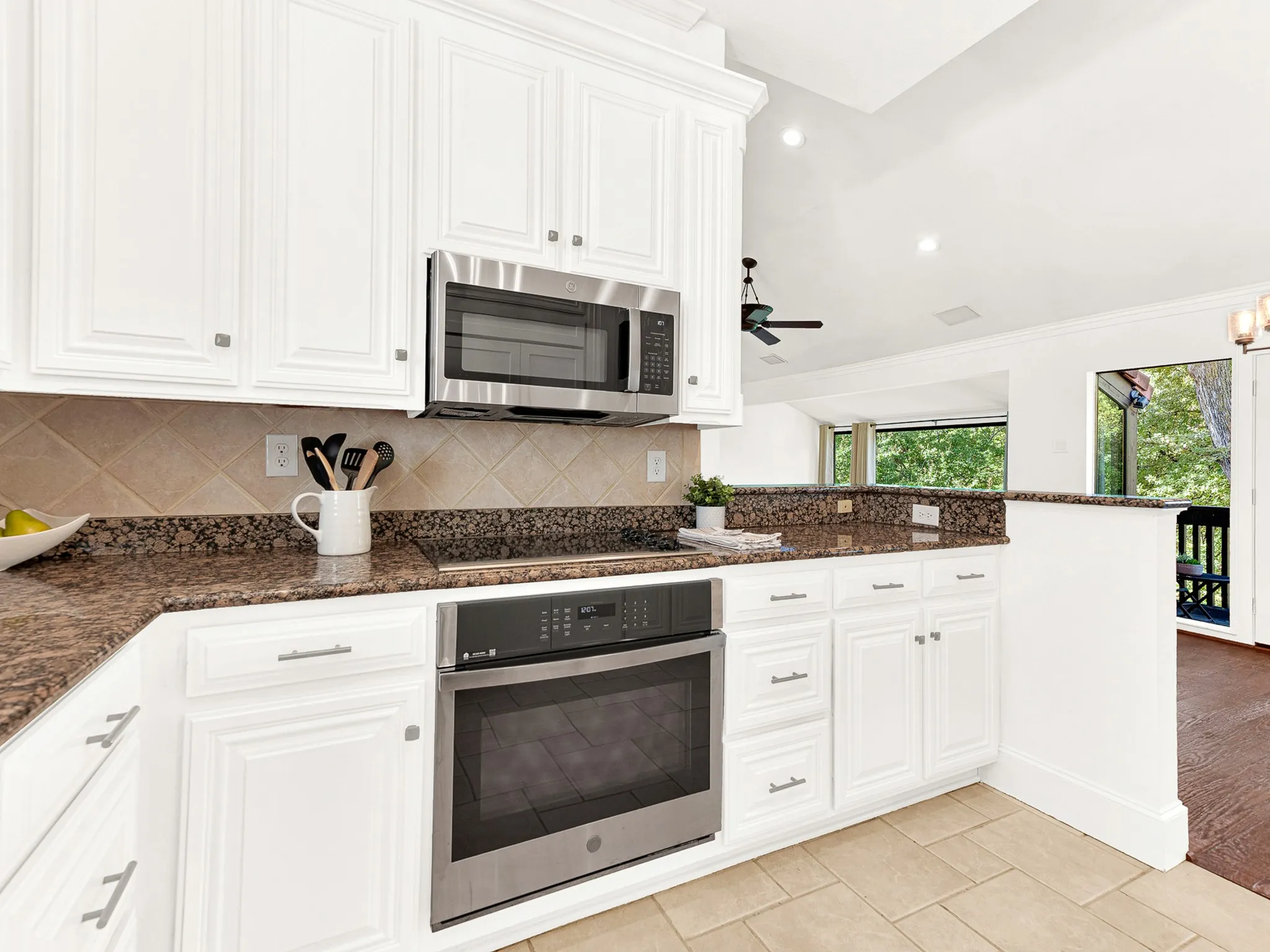 Single Family Residence For Sale in Dallas County , 9605 Knobby Tree, Dallas, Texas 75243, 3 Bedroom, 3 Bathroom, 2 Garage spaces, 2,097 Sqft, built in 1975, mls#21382019, Real Estate Agent in Dallas, Homes For Sale in Dallas county, Homes For Sale in Dallas, Realtor in Dallas Texas, Real Estate Brokerage Independent Realty Texas, Luminita Cordes Realtor