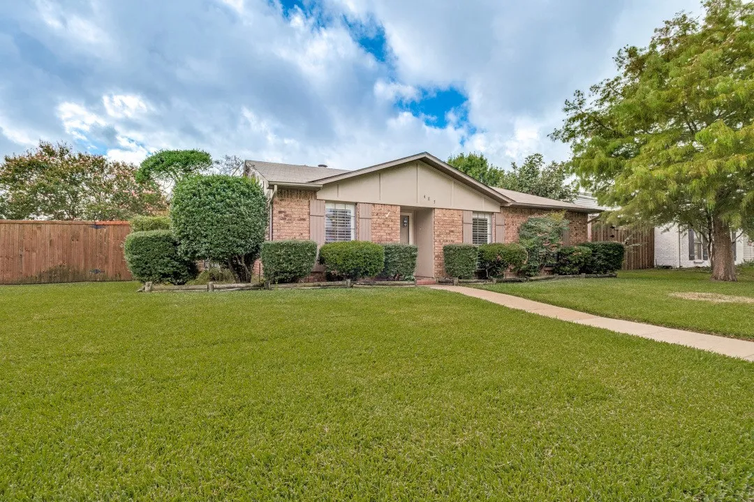 Single Family Residence For Sale in Dallas County , 487 Clear Creek Lane, Coppell, Texas 75019, 3 Bedroom, 2 Bathroom, 2 Garage spaces, 1,642 Sqft, built in 1980, mls#21405532, Real Estate Agent in Coppell, Homes For Sale in Dallas county, Homes For Sale in Coppell, Realtor in Coppell Texas, Real Estate Brokerage Independent Realty Texas, Luminita Cordes Realtor