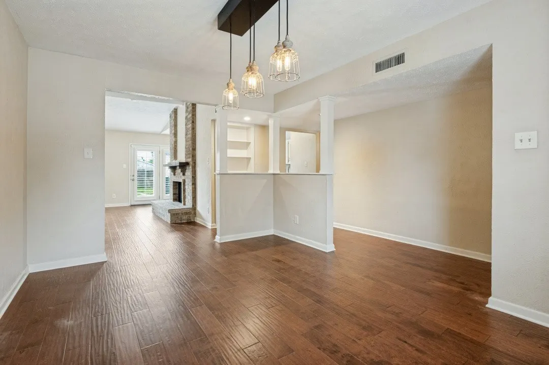 Single Family Residence For Sale in Dallas County , 487 Clear Creek Lane, Coppell, Texas 75019, 3 Bedroom, 2 Bathroom, 2 Garage spaces, 1,642 Sqft, built in 1980, mls#21405532, Real Estate Agent in Coppell, Homes For Sale in Dallas county, Homes For Sale in Coppell, Realtor in Coppell Texas, Real Estate Brokerage Independent Realty Texas, Luminita Cordes Realtor