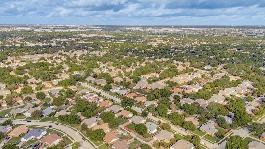 Single Family Residence For Sale in Dallas County , 487 Clear Creek Lane, Coppell, Texas 75019, 3 Bedroom, 2 Bathroom, 2 Garage spaces, 1,642 Sqft, built in 1980, mls#21405532, Real Estate Agent in Coppell, Homes For Sale in Dallas county, Homes For Sale in Coppell, Realtor in Coppell Texas, Real Estate Brokerage Independent Realty Texas, Luminita Cordes Realtor