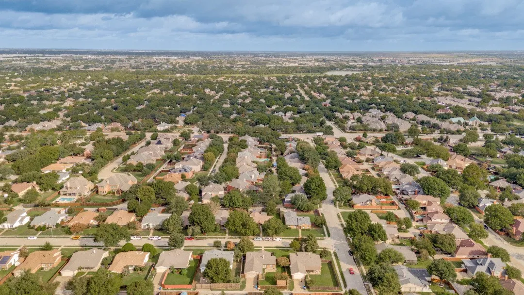 Single Family Residence For Sale in Dallas County , 487 Clear Creek Lane, Coppell, Texas 75019, 3 Bedroom, 2 Bathroom, 2 Garage spaces, 1,642 Sqft, built in 1980, mls#21405532, Real Estate Agent in Coppell, Homes For Sale in Dallas county, Homes For Sale in Coppell, Realtor in Coppell Texas, Real Estate Brokerage Independent Realty Texas, Luminita Cordes Realtor