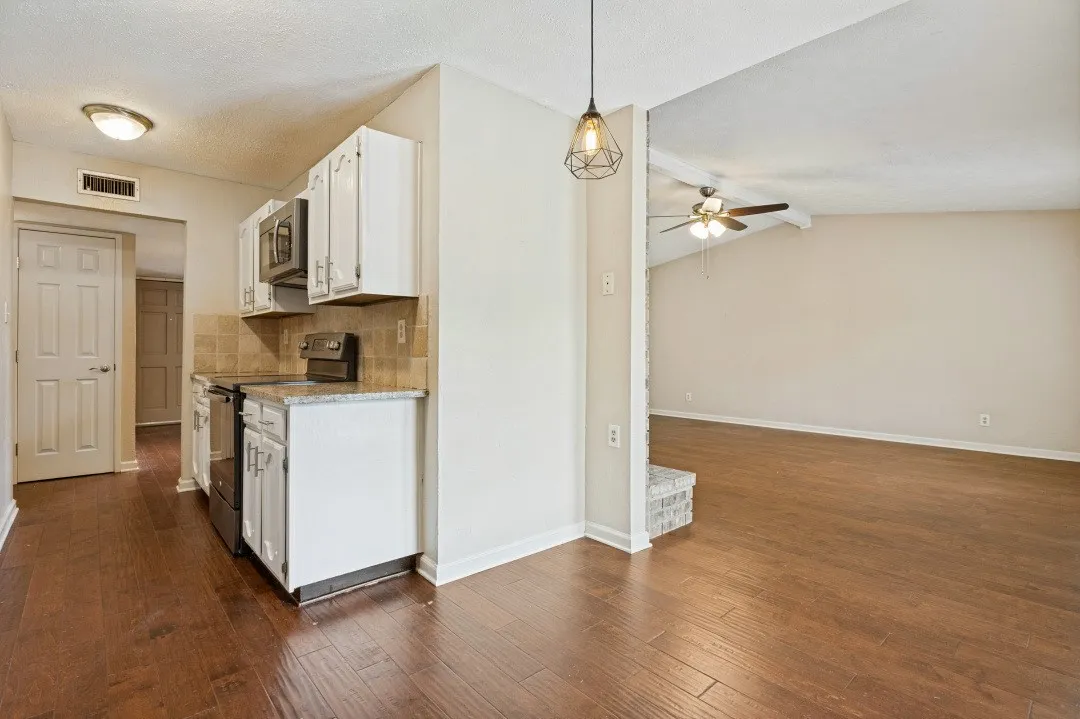 Single Family Residence For Sale in Dallas County , 487 Clear Creek Lane, Coppell, Texas 75019, 3 Bedroom, 2 Bathroom, 2 Garage spaces, 1,642 Sqft, built in 1980, mls#21405532, Real Estate Agent in Coppell, Homes For Sale in Dallas county, Homes For Sale in Coppell, Realtor in Coppell Texas, Real Estate Brokerage Independent Realty Texas, Luminita Cordes Realtor
