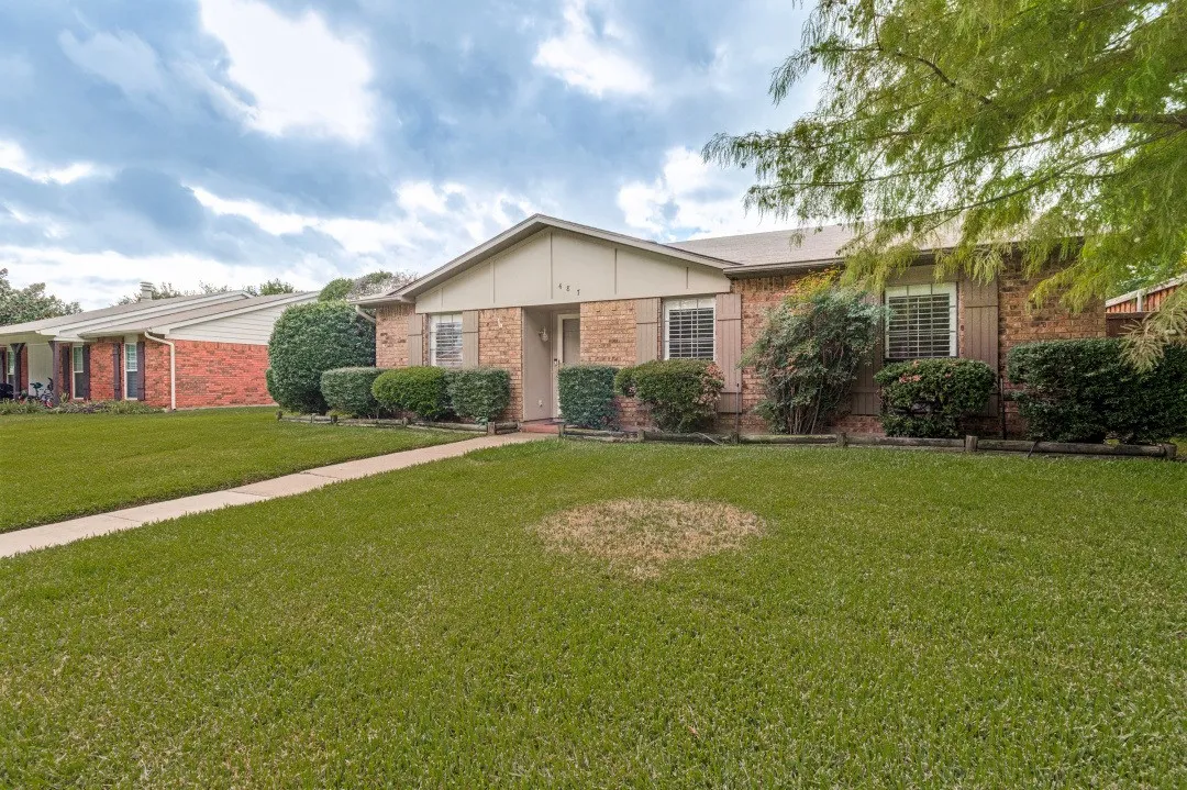 Single Family Residence For Sale in Dallas County , 487 Clear Creek Lane, Coppell, Texas 75019, 3 Bedroom, 2 Bathroom, 2 Garage spaces, 1,642 Sqft, built in 1980, mls#21405532, Real Estate Agent in Coppell, Homes For Sale in Dallas county, Homes For Sale in Coppell, Realtor in Coppell Texas, Real Estate Brokerage Independent Realty Texas, Luminita Cordes Realtor