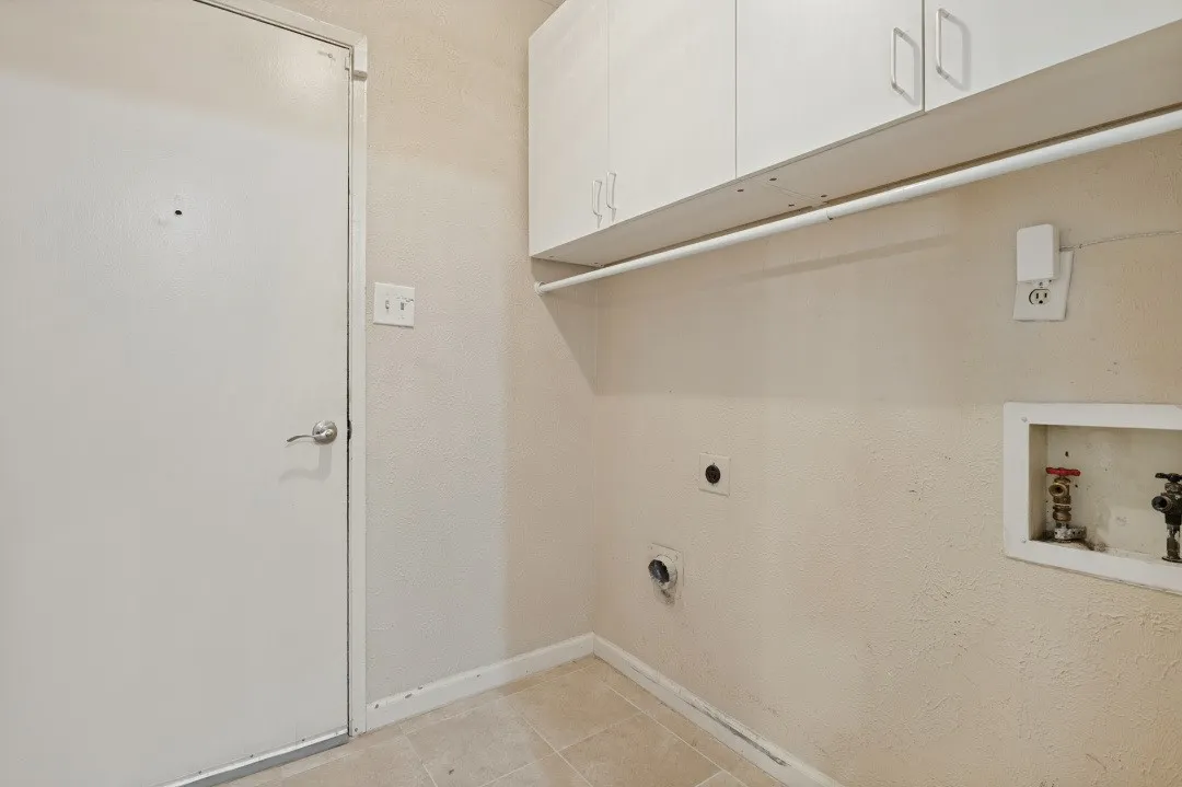 Single Family Residence For Sale in Dallas County , 487 Clear Creek Lane, Coppell, Texas 75019, 3 Bedroom, 2 Bathroom, 2 Garage spaces, 1,642 Sqft, built in 1980, mls#21405532, Real Estate Agent in Coppell, Homes For Sale in Dallas county, Homes For Sale in Coppell, Realtor in Coppell Texas, Real Estate Brokerage Independent Realty Texas, Luminita Cordes Realtor