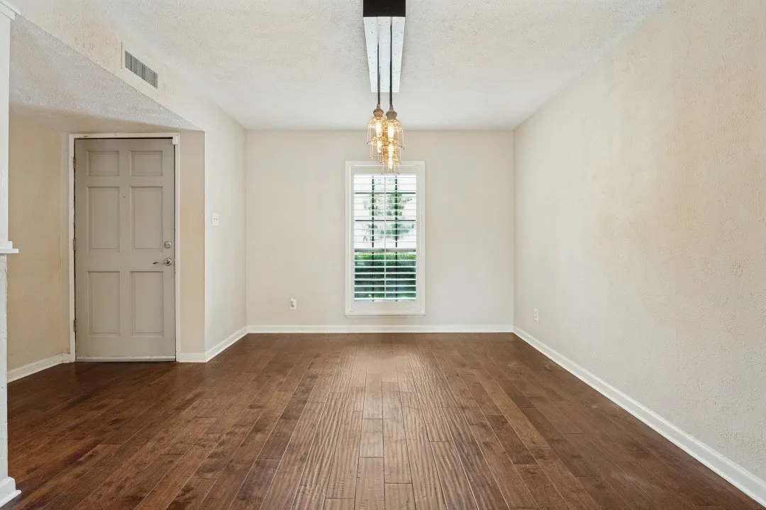 Single Family Residence For Sale in Dallas County , 487 Clear Creek Lane, Coppell, Texas 75019, 3 Bedroom, 2 Bathroom, 2 Garage spaces, 1,642 Sqft, built in 1980, mls#21405532, Real Estate Agent in Coppell, Homes For Sale in Dallas county, Homes For Sale in Coppell, Realtor in Coppell Texas, Real Estate Brokerage Independent Realty Texas, Luminita Cordes Realtor