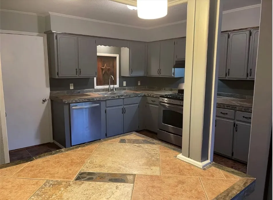 Single Family Residence For Rent in Erath County , 905 E HOOK, Stephenville, Texas 76401, 4 Bedroom, 2 Bathroom, Garage spaces, 1,980 Sqft, built in 1940, mls#21408069, Real Estate Agent in Stephenville, Homes For Rent in Erath county, Homes For Rent in Stephenville, Realtor in Stephenville Texas, Real Estate Brokerage Independent Realty Texas, Luminita Cordes Realtor