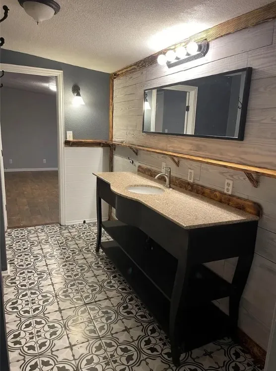 Single Family Residence For Rent in Erath County , 905 E HOOK, Stephenville, Texas 76401, 4 Bedroom, 2 Bathroom, Garage spaces, 1,980 Sqft, built in 1940, mls#21408069, Real Estate Agent in Stephenville, Homes For Rent in Erath county, Homes For Rent in Stephenville, Realtor in Stephenville Texas, Real Estate Brokerage Independent Realty Texas, Luminita Cordes Realtor
