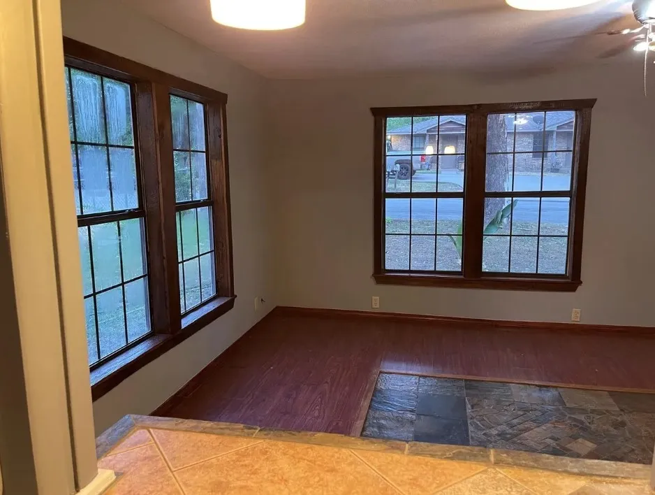 Single Family Residence For Rent in Erath County , 905 E HOOK, Stephenville, Texas 76401, 4 Bedroom, 2 Bathroom, Garage spaces, 1,980 Sqft, built in 1940, mls#21408069, Real Estate Agent in Stephenville, Homes For Rent in Erath county, Homes For Rent in Stephenville, Realtor in Stephenville Texas, Real Estate Brokerage Independent Realty Texas, Luminita Cordes Realtor
