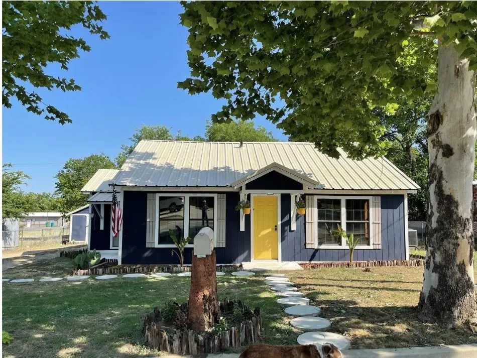 Single Family Residence For Rent