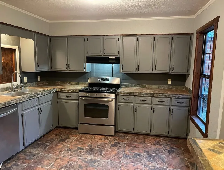 Single Family Residence For Rent in Erath County , 905 E HOOK, Stephenville, Texas 76401, 4 Bedroom, 2 Bathroom, Garage spaces, 1,980 Sqft, built in 1940, mls#21408069, Real Estate Agent in Stephenville, Homes For Rent in Erath county, Homes For Rent in Stephenville, Realtor in Stephenville Texas, Real Estate Brokerage Independent Realty Texas, Luminita Cordes Realtor
