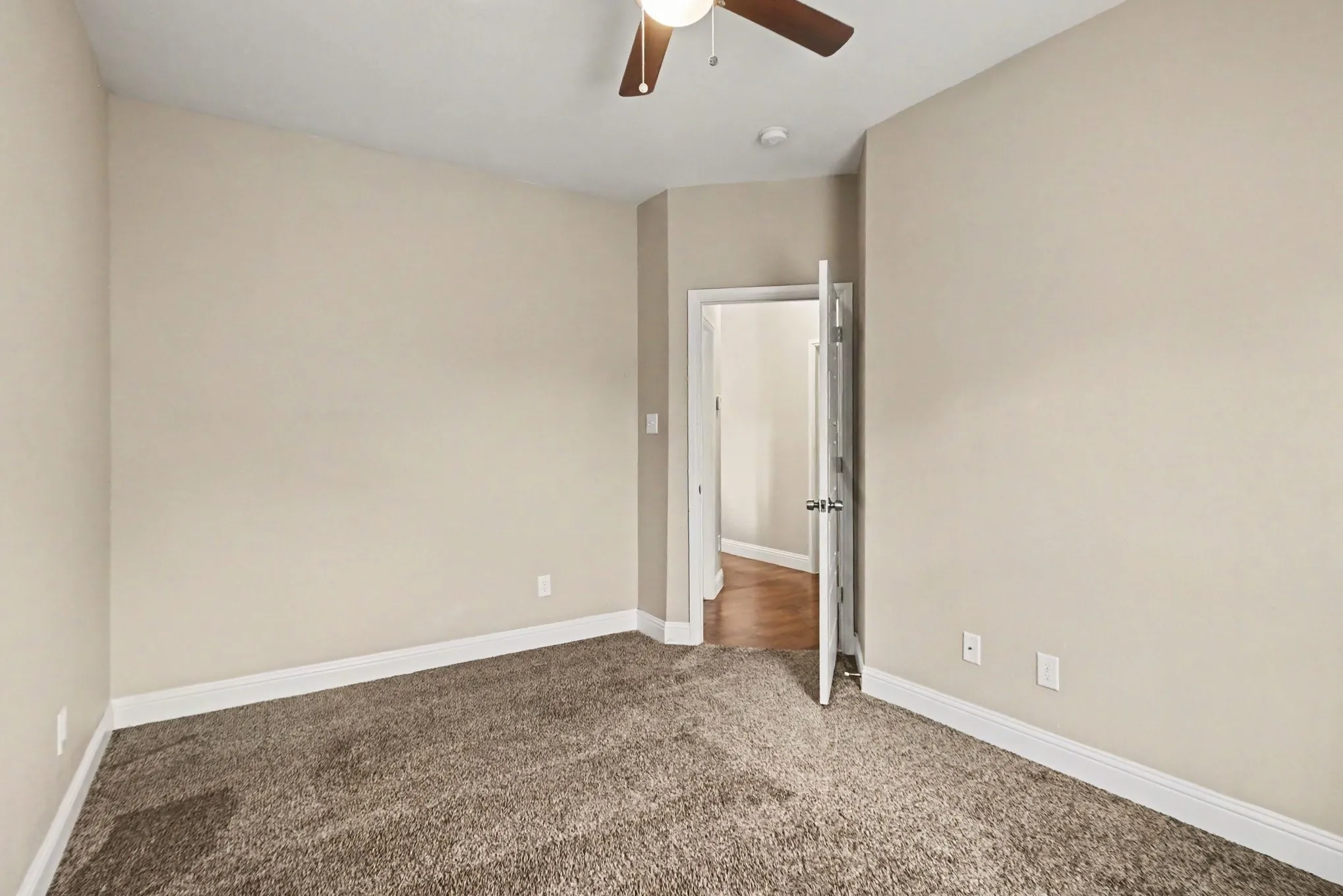 Single Family Residence For Sale in Tarrant County , 819 N Ridge Drive, White Settlement, Texas 76108, 3 Bedroom, 2 Bathroom, 2 Garage spaces, 1,408 Sqft, built in 2019, mls#21411769, Real Estate Agent in White Settlement, Homes For Sale in Tarrant county, Homes For Sale in White Settlement, Realtor in White Settlement Texas, Real Estate Brokerage Independent Realty Texas, Luminita Cordes Realtor