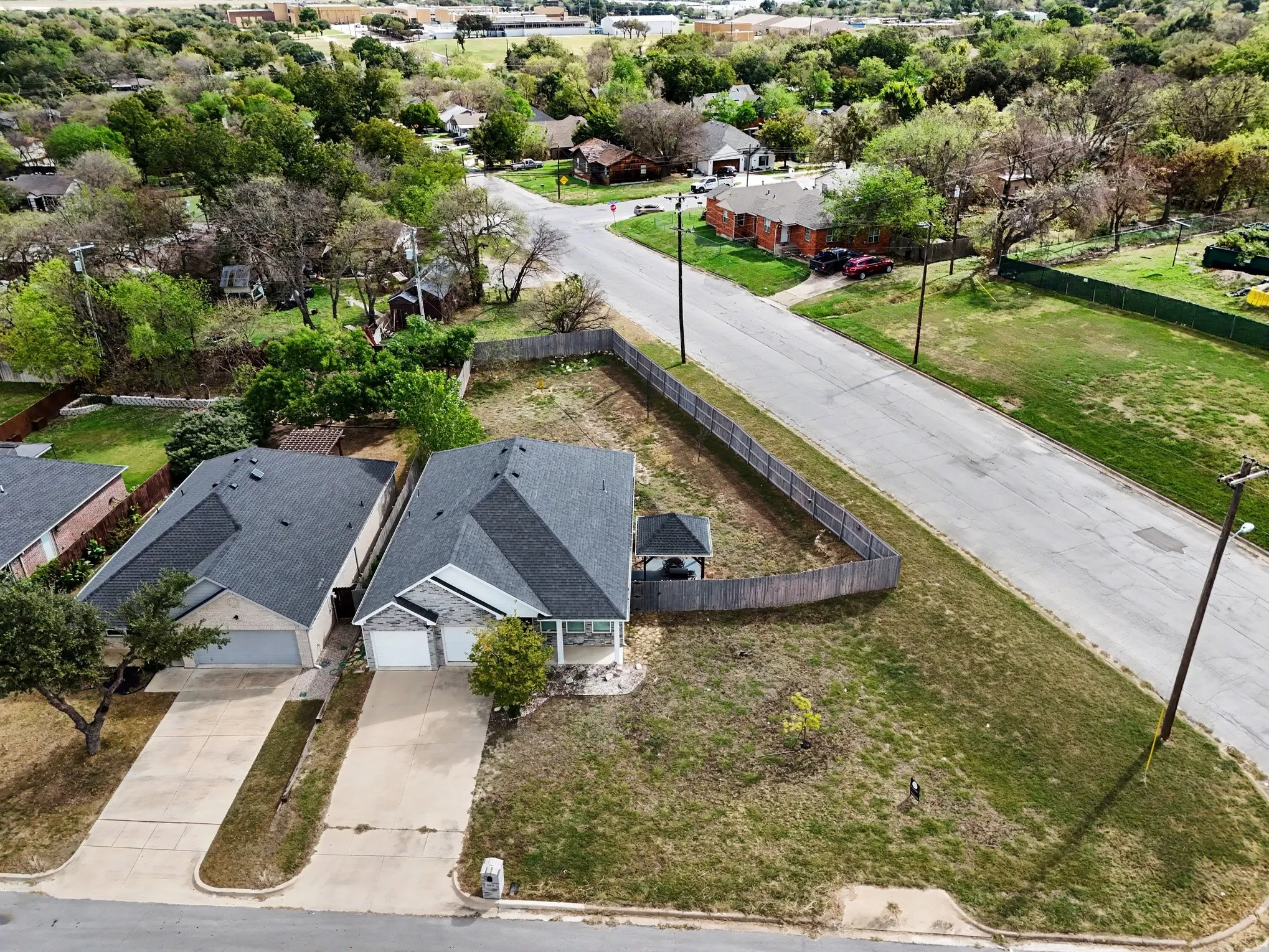 Single Family Residence For Sale in Tarrant County , 819 N Ridge Drive, White Settlement, Texas 76108, 3 Bedroom, 2 Bathroom, 2 Garage spaces, 1,408 Sqft, built in 2019, mls#21411769, Real Estate Agent in White Settlement, Homes For Sale in Tarrant county, Homes For Sale in White Settlement, Realtor in White Settlement Texas, Real Estate Brokerage Independent Realty Texas, Luminita Cordes Realtor