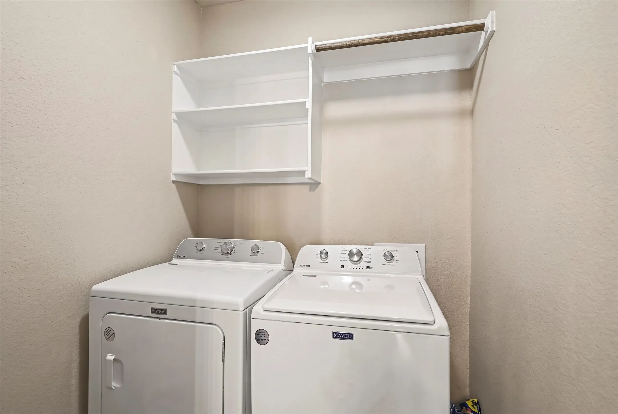 Single Family Residence For Sale in Tarrant County , 819 N Ridge Drive, White Settlement, Texas 76108, 3 Bedroom, 2 Bathroom, 2 Garage spaces, 1,408 Sqft, built in 2019, mls#21411769, Real Estate Agent in White Settlement, Homes For Sale in Tarrant county, Homes For Sale in White Settlement, Realtor in White Settlement Texas, Real Estate Brokerage Independent Realty Texas, Luminita Cordes Realtor