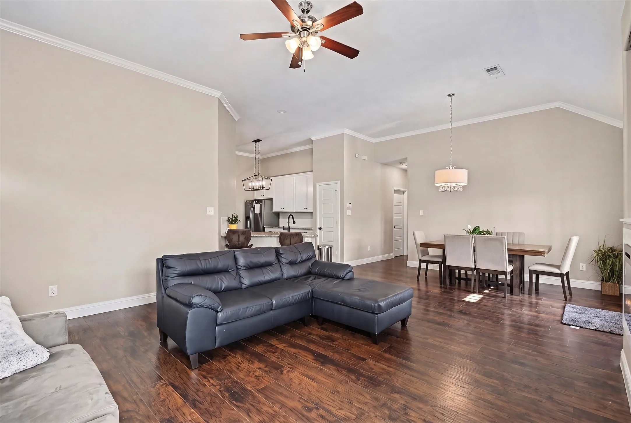 Single Family Residence For Sale in Tarrant County , 819 N Ridge Drive, White Settlement, Texas 76108, 3 Bedroom, 2 Bathroom, 2 Garage spaces, 1,408 Sqft, built in 2019, mls#21411769, Real Estate Agent in White Settlement, Homes For Sale in Tarrant county, Homes For Sale in White Settlement, Realtor in White Settlement Texas, Real Estate Brokerage Independent Realty Texas, Luminita Cordes Realtor