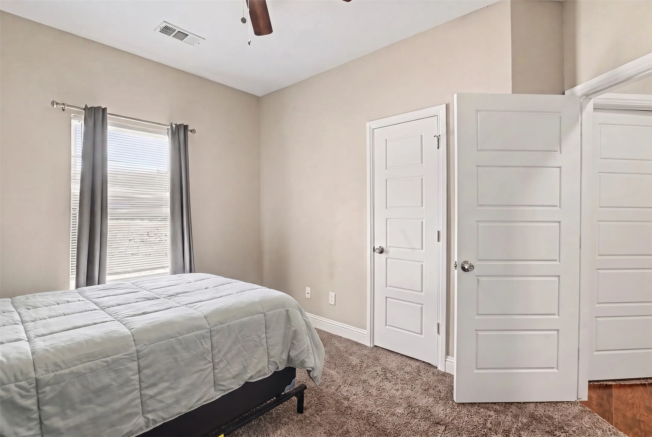Single Family Residence For Sale in Tarrant County , 819 N Ridge Drive, White Settlement, Texas 76108, 3 Bedroom, 2 Bathroom, 2 Garage spaces, 1,408 Sqft, built in 2019, mls#21411769, Real Estate Agent in White Settlement, Homes For Sale in Tarrant county, Homes For Sale in White Settlement, Realtor in White Settlement Texas, Real Estate Brokerage Independent Realty Texas, Luminita Cordes Realtor