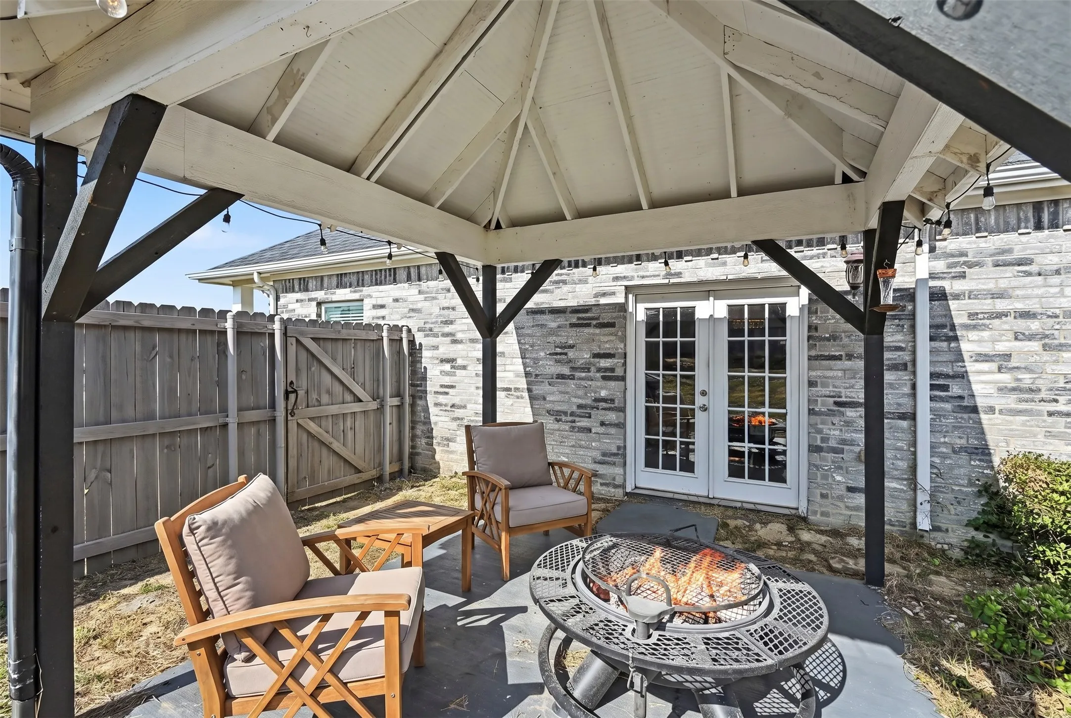 Single Family Residence For Sale in Tarrant County , 819 N Ridge Drive, White Settlement, Texas 76108, 3 Bedroom, 2 Bathroom, 2 Garage spaces, 1,408 Sqft, built in 2019, mls#21411769, Real Estate Agent in White Settlement, Homes For Sale in Tarrant county, Homes For Sale in White Settlement, Realtor in White Settlement Texas, Real Estate Brokerage Independent Realty Texas, Luminita Cordes Realtor