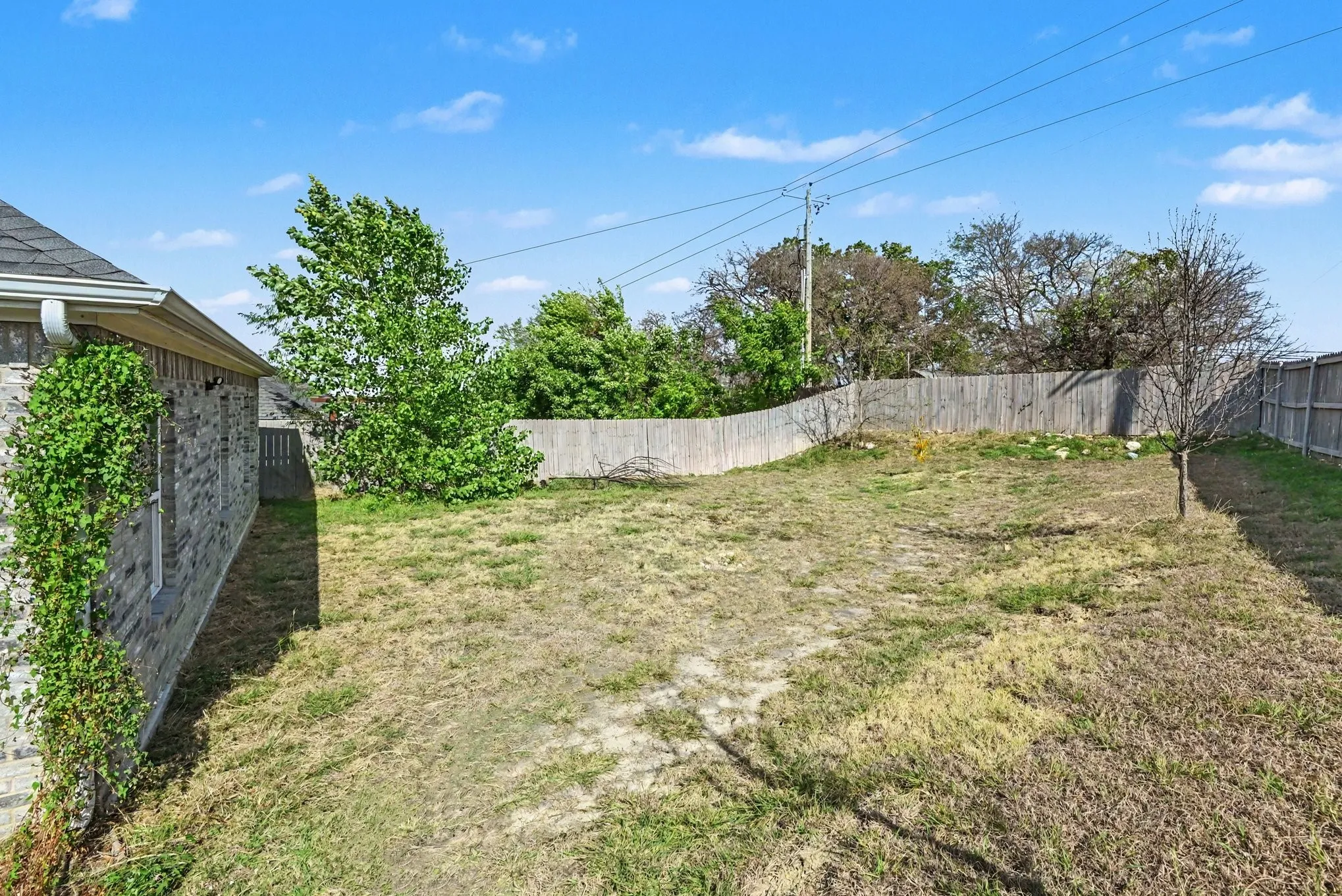Single Family Residence For Sale in Tarrant County , 819 N Ridge Drive, White Settlement, Texas 76108, 3 Bedroom, 2 Bathroom, 2 Garage spaces, 1,408 Sqft, built in 2019, mls#21411769, Real Estate Agent in White Settlement, Homes For Sale in Tarrant county, Homes For Sale in White Settlement, Realtor in White Settlement Texas, Real Estate Brokerage Independent Realty Texas, Luminita Cordes Realtor