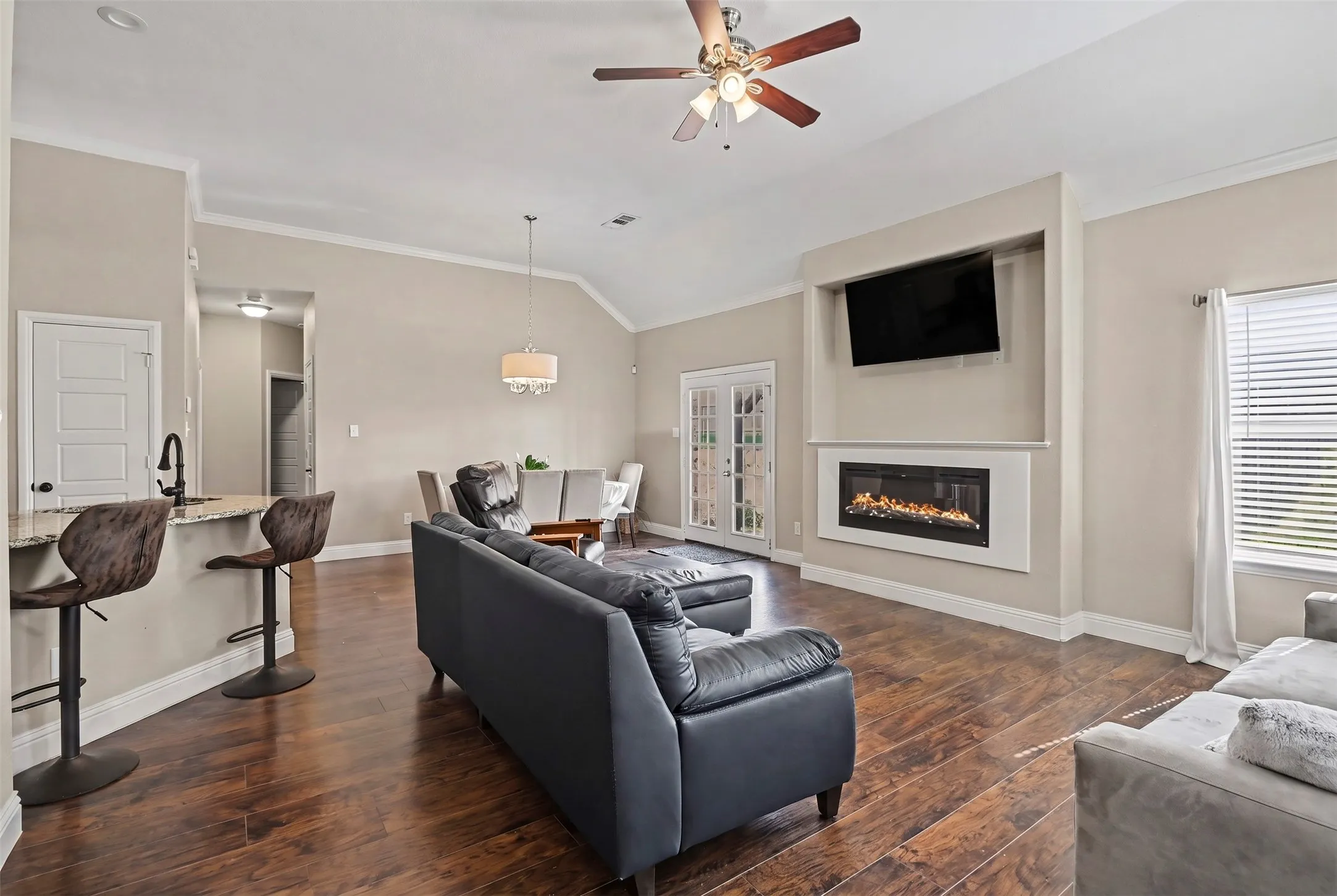 Single Family Residence For Sale in Tarrant County , 819 N Ridge Drive, White Settlement, Texas 76108, 3 Bedroom, 2 Bathroom, 2 Garage spaces, 1,408 Sqft, built in 2019, mls#21411769, Real Estate Agent in White Settlement, Homes For Sale in Tarrant county, Homes For Sale in White Settlement, Realtor in White Settlement Texas, Real Estate Brokerage Independent Realty Texas, Luminita Cordes Realtor