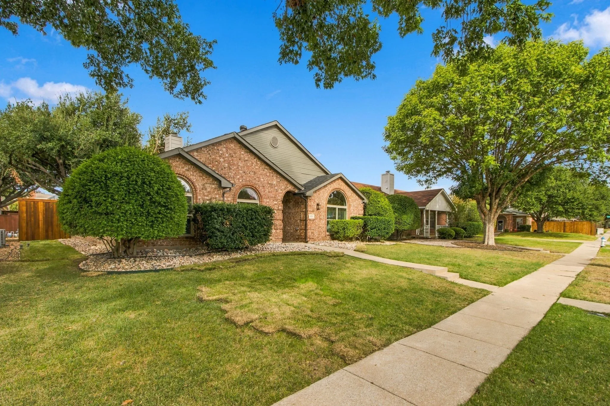 Single Family Residence For Sale in Collin County , 8205 Galley Street, Frisco, Texas 75035, 3 Bedroom, 2 Bathroom, 2 Garage spaces, 1,486 Sqft, built in 1994, mls#21411330, Real Estate Agent in Frisco, Homes For Sale in Collin county, Homes For Sale in Frisco, Realtor in Frisco Texas, Real Estate Brokerage Independent Realty Texas, Luminita Cordes Realtor