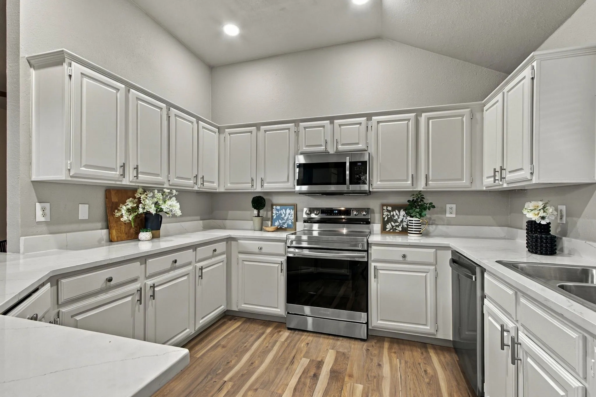 Single Family Residence For Sale in Collin County , 8205 Galley Street, Frisco, Texas 75035, 3 Bedroom, 2 Bathroom, 2 Garage spaces, 1,486 Sqft, built in 1994, mls#21411330, Real Estate Agent in Frisco, Homes For Sale in Collin county, Homes For Sale in Frisco, Realtor in Frisco Texas, Real Estate Brokerage Independent Realty Texas, Luminita Cordes Realtor