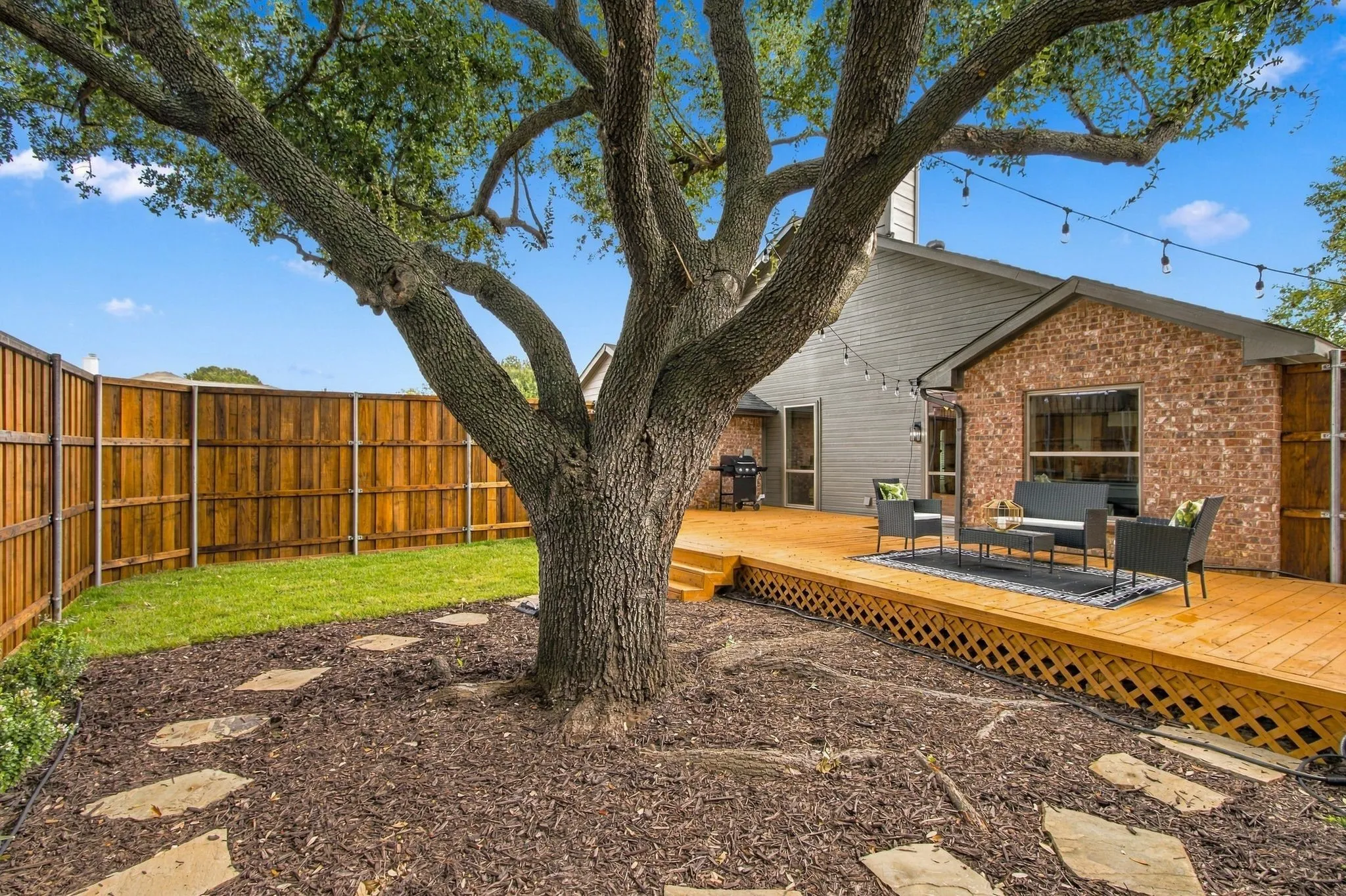 Single Family Residence For Sale in Collin County , 8205 Galley Street, Frisco, Texas 75035, 3 Bedroom, 2 Bathroom, 2 Garage spaces, 1,486 Sqft, built in 1994, mls#21411330, Real Estate Agent in Frisco, Homes For Sale in Collin county, Homes For Sale in Frisco, Realtor in Frisco Texas, Real Estate Brokerage Independent Realty Texas, Luminita Cordes Realtor