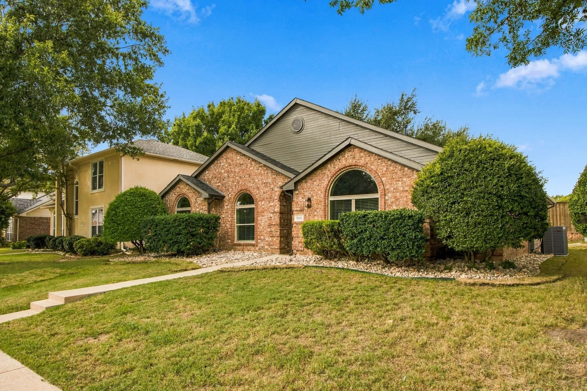 Single Family Residence For Sale in Collin County , 8205 Galley Street, Frisco, Texas 75035, 3 Bedroom, 2 Bathroom, 2 Garage spaces, 1,486 Sqft, built in 1994, mls#21411330, Real Estate Agent in Frisco, Homes For Sale in Collin county, Homes For Sale in Frisco, Realtor in Frisco Texas, Real Estate Brokerage Independent Realty Texas, Luminita Cordes Realtor