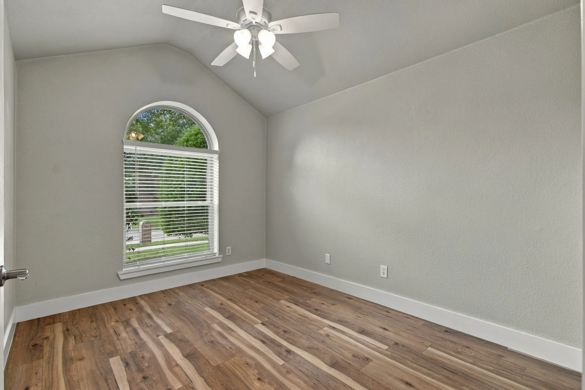 Single Family Residence For Sale in Collin County , 8205 Galley Street, Frisco, Texas 75035, 3 Bedroom, 2 Bathroom, 2 Garage spaces, 1,486 Sqft, built in 1994, mls#21411330, Real Estate Agent in Frisco, Homes For Sale in Collin county, Homes For Sale in Frisco, Realtor in Frisco Texas, Real Estate Brokerage Independent Realty Texas, Luminita Cordes Realtor