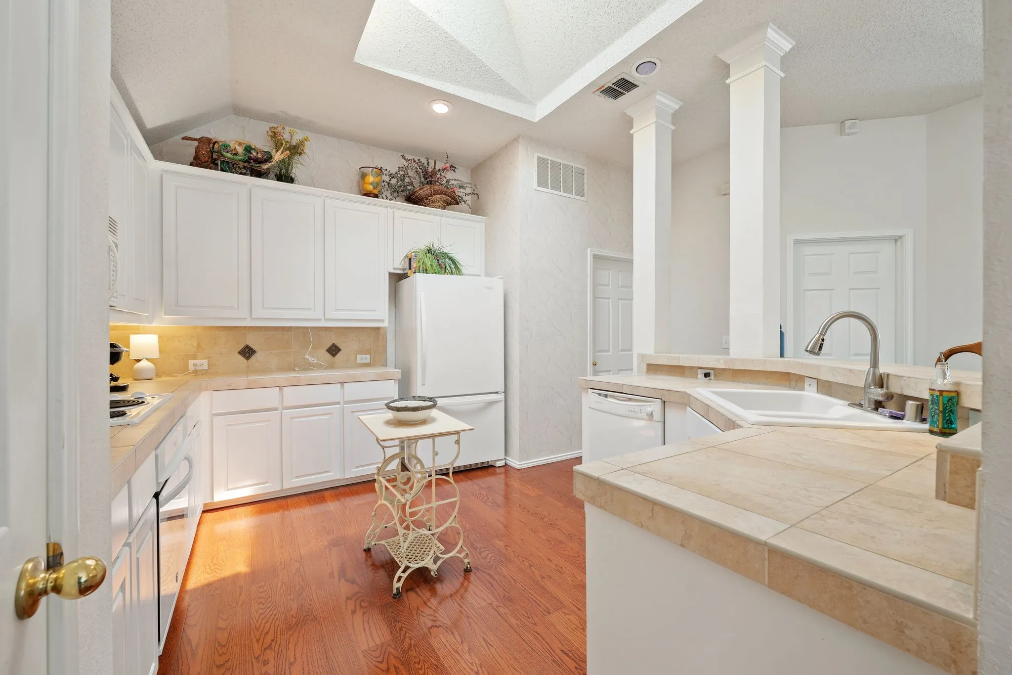 Single Family Residence For Sale in Collin County , 6860 Saddletree Trail, Plano, Texas 75023, 3 Bedroom, 2 Bathroom, 2 Garage spaces, 1,608 Sqft, built in 1994, mls#21348477, Real Estate Agent in Plano, Homes For Sale in Collin county, Homes For Sale in Plano, Realtor in Plano Texas, Real Estate Brokerage Independent Realty Texas, Luminita Cordes Realtor