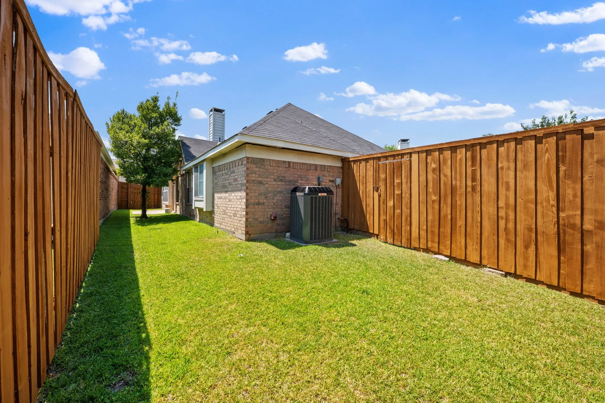 Single Family Residence For Sale in Collin County , 6860 Saddletree Trail, Plano, Texas 75023, 3 Bedroom, 2 Bathroom, 2 Garage spaces, 1,608 Sqft, built in 1994, mls#21348477, Real Estate Agent in Plano, Homes For Sale in Collin county, Homes For Sale in Plano, Realtor in Plano Texas, Real Estate Brokerage Independent Realty Texas, Luminita Cordes Realtor