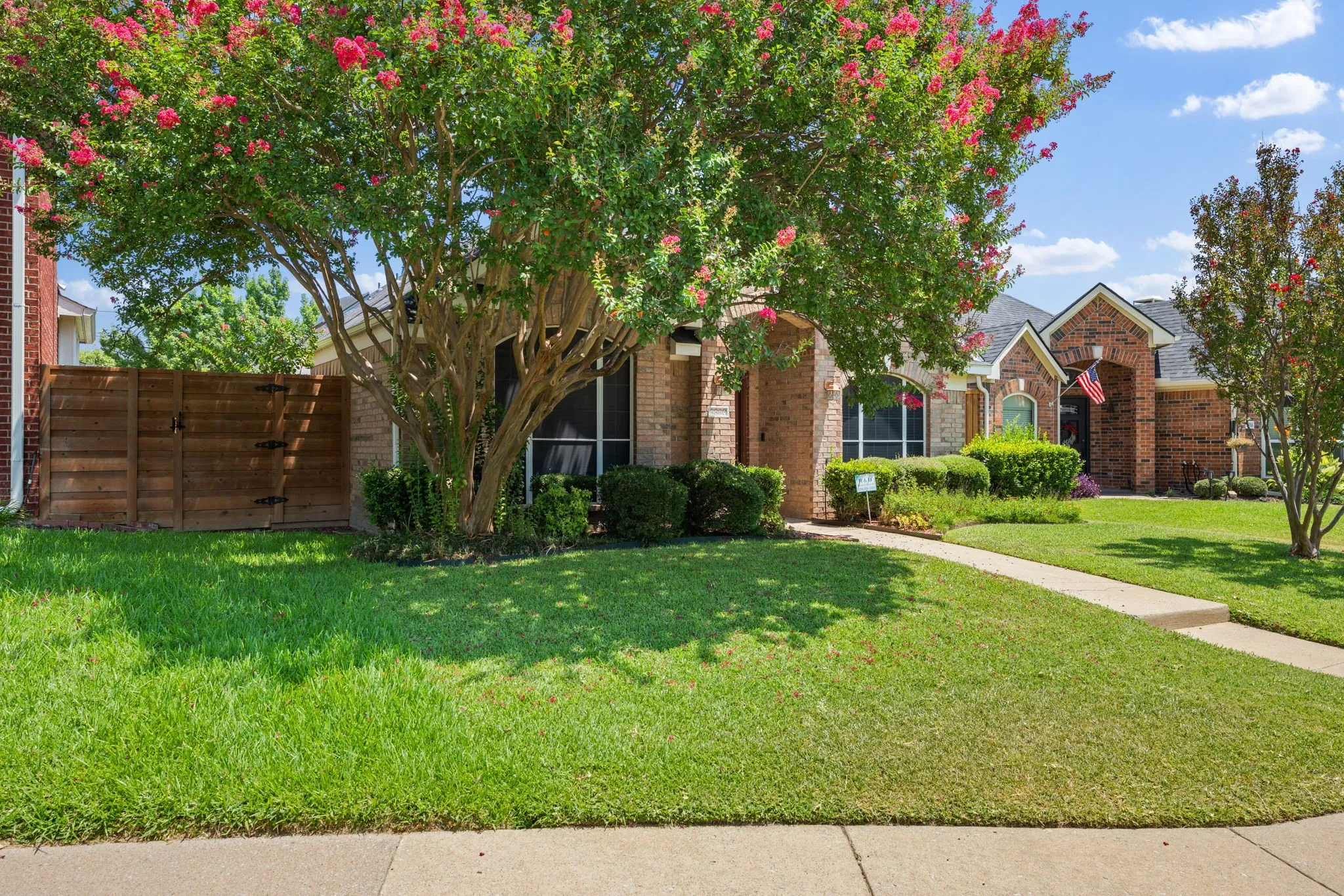 Single Family Residence For Sale in Collin County , 6860 Saddletree Trail, Plano, Texas 75023, 3 Bedroom, 2 Bathroom, 2 Garage spaces, 1,608 Sqft, built in 1994, mls#21348477, Real Estate Agent in Plano, Homes For Sale in Collin county, Homes For Sale in Plano, Realtor in Plano Texas, Real Estate Brokerage Independent Realty Texas, Luminita Cordes Realtor