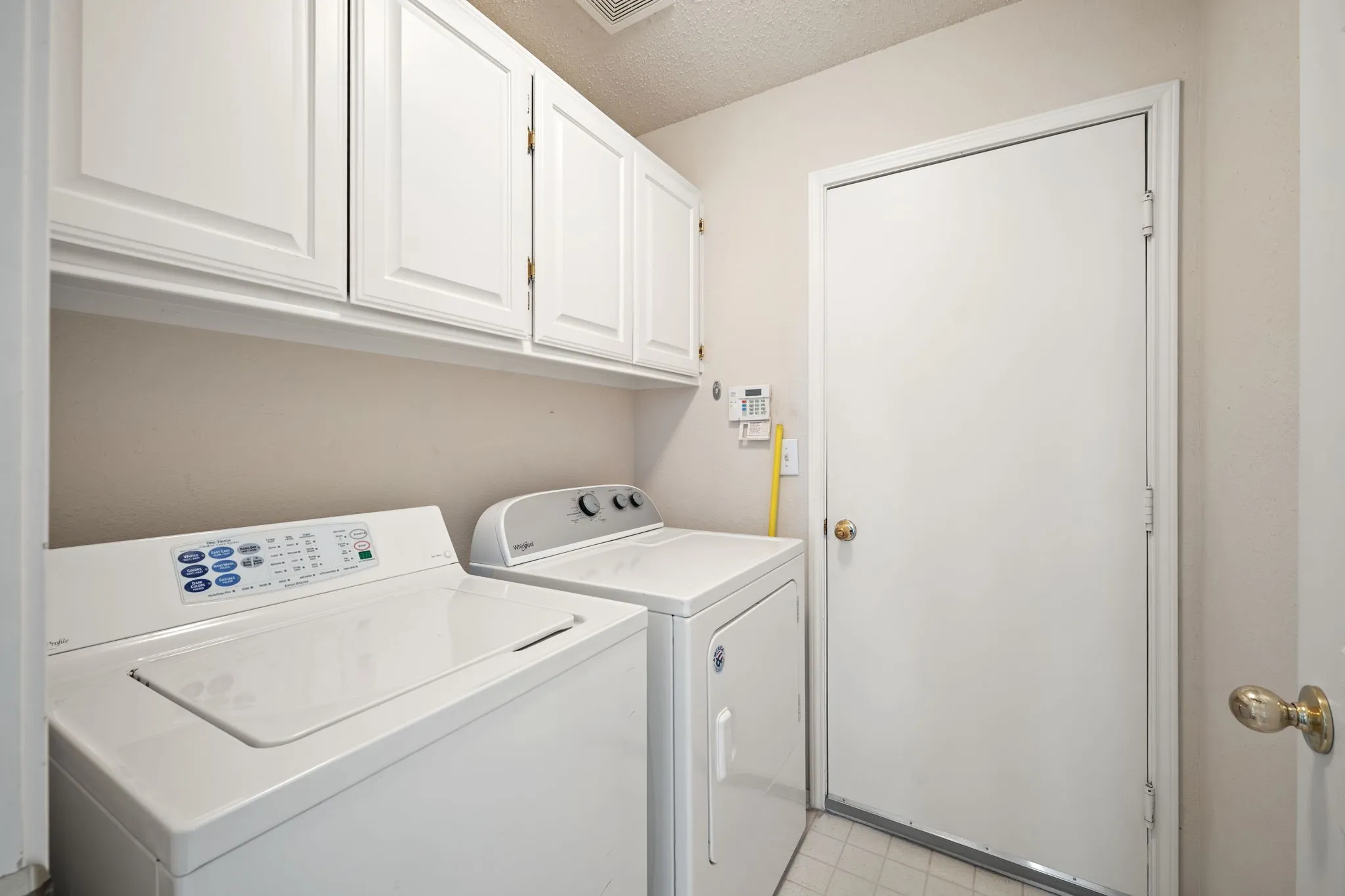 Single Family Residence For Sale in Collin County , 6860 Saddletree Trail, Plano, Texas 75023, 3 Bedroom, 2 Bathroom, 2 Garage spaces, 1,608 Sqft, built in 1994, mls#21348477, Real Estate Agent in Plano, Homes For Sale in Collin county, Homes For Sale in Plano, Realtor in Plano Texas, Real Estate Brokerage Independent Realty Texas, Luminita Cordes Realtor