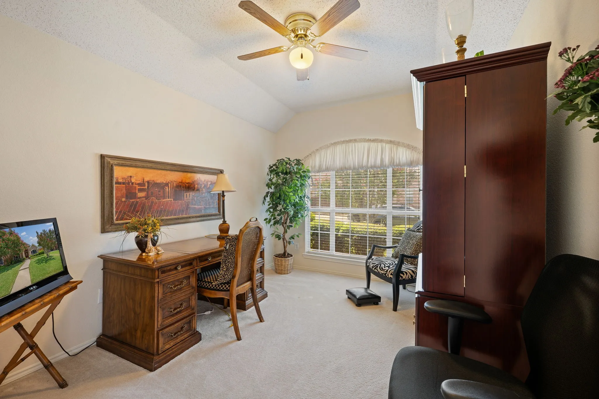 Single Family Residence For Sale in Collin County , 6860 Saddletree Trail, Plano, Texas 75023, 3 Bedroom, 2 Bathroom, 2 Garage spaces, 1,608 Sqft, built in 1994, mls#21348477, Real Estate Agent in Plano, Homes For Sale in Collin county, Homes For Sale in Plano, Realtor in Plano Texas, Real Estate Brokerage Independent Realty Texas, Luminita Cordes Realtor