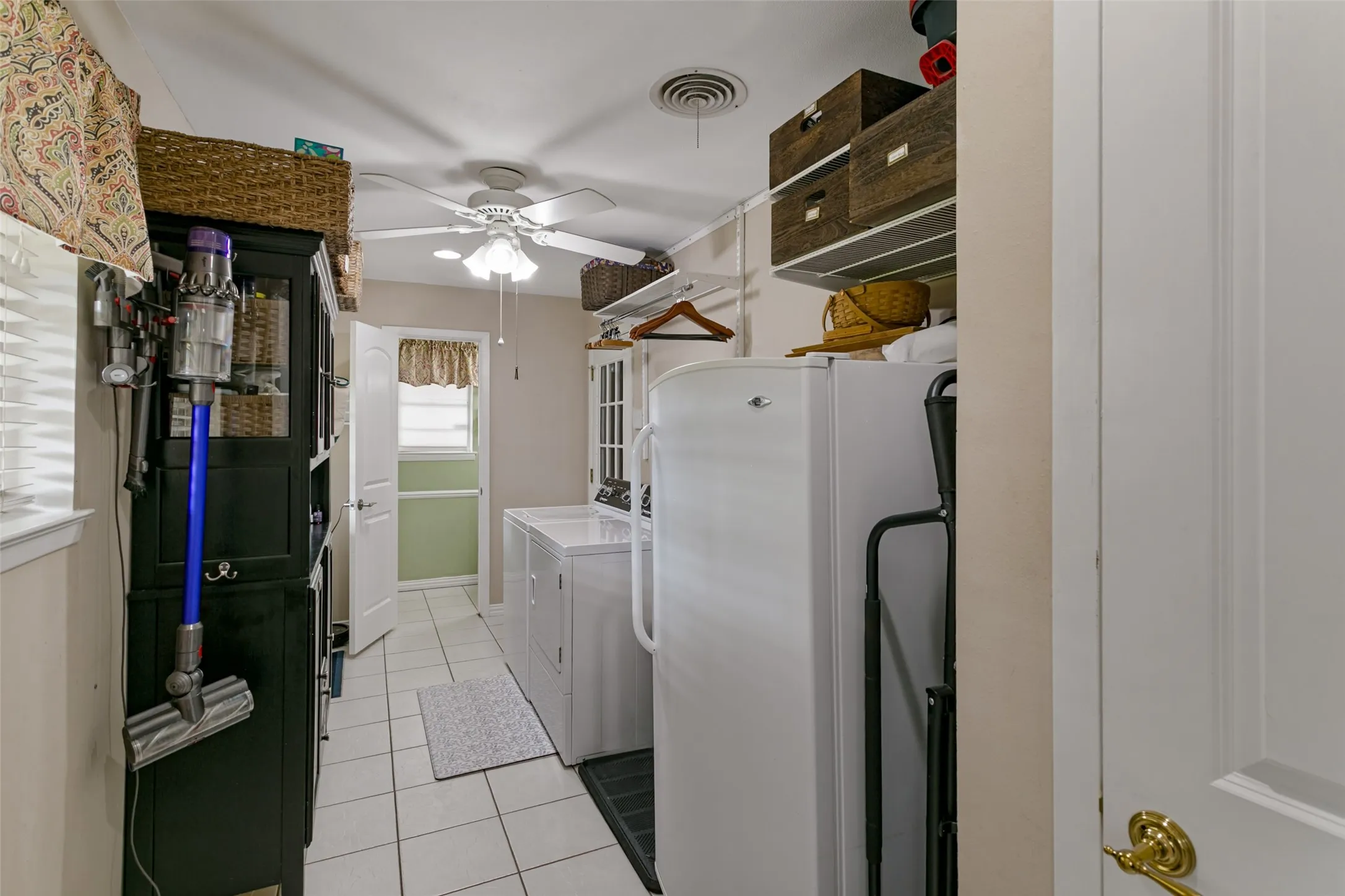 Single Family Residence For Sale in Tarrant County , 4309 Selkirk Drive W, Fort Worth, Texas 76109, 3 Bedroom, 3 Bathroom, 2 Garage spaces, 2,045 Sqft, built in 1959, mls#21412626, Real Estate Agent in Fort Worth, Homes For Sale in Tarrant county, Homes For Sale in Fort Worth, Realtor in Fort Worth Texas, Real Estate Brokerage Independent Realty Texas, Luminita Cordes Realtor
