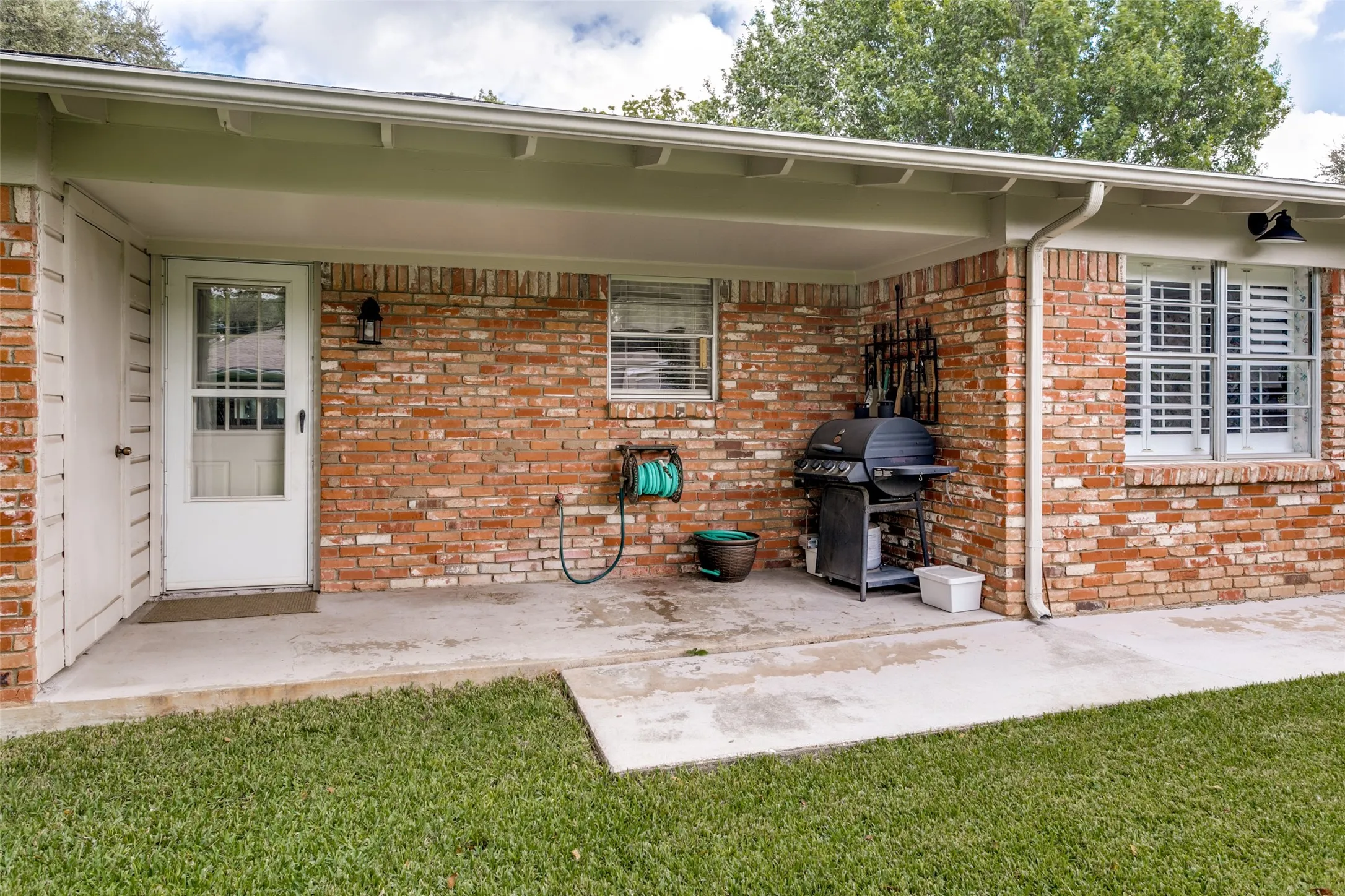 Single Family Residence For Sale in Tarrant County , 4309 Selkirk Drive W, Fort Worth, Texas 76109, 3 Bedroom, 3 Bathroom, 2 Garage spaces, 2,045 Sqft, built in 1959, mls#21412626, Real Estate Agent in Fort Worth, Homes For Sale in Tarrant county, Homes For Sale in Fort Worth, Realtor in Fort Worth Texas, Real Estate Brokerage Independent Realty Texas, Luminita Cordes Realtor