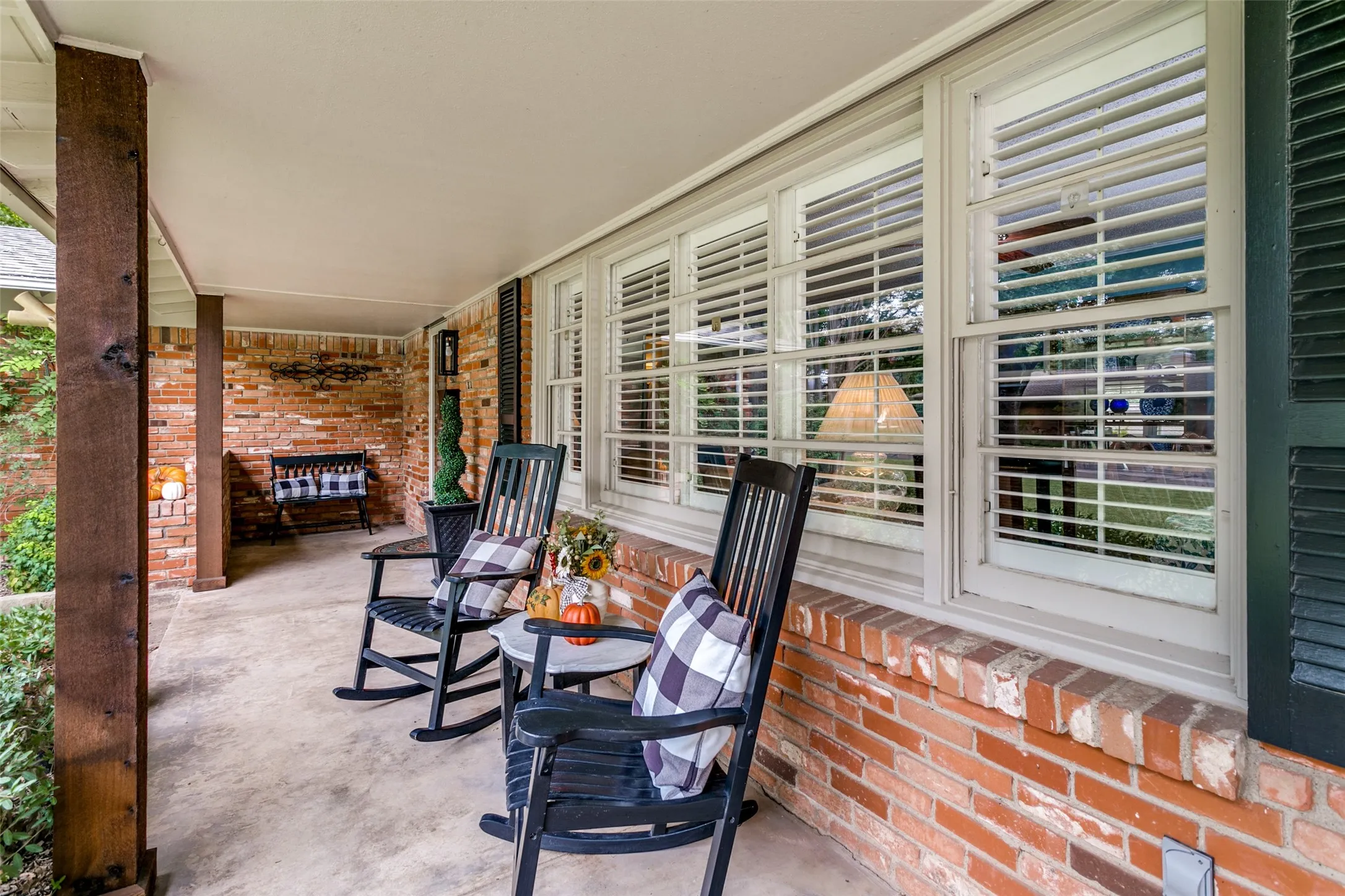 Single Family Residence For Sale in Tarrant County , 4309 Selkirk Drive W, Fort Worth, Texas 76109, 3 Bedroom, 3 Bathroom, 2 Garage spaces, 2,045 Sqft, built in 1959, mls#21412626, Real Estate Agent in Fort Worth, Homes For Sale in Tarrant county, Homes For Sale in Fort Worth, Realtor in Fort Worth Texas, Real Estate Brokerage Independent Realty Texas, Luminita Cordes Realtor