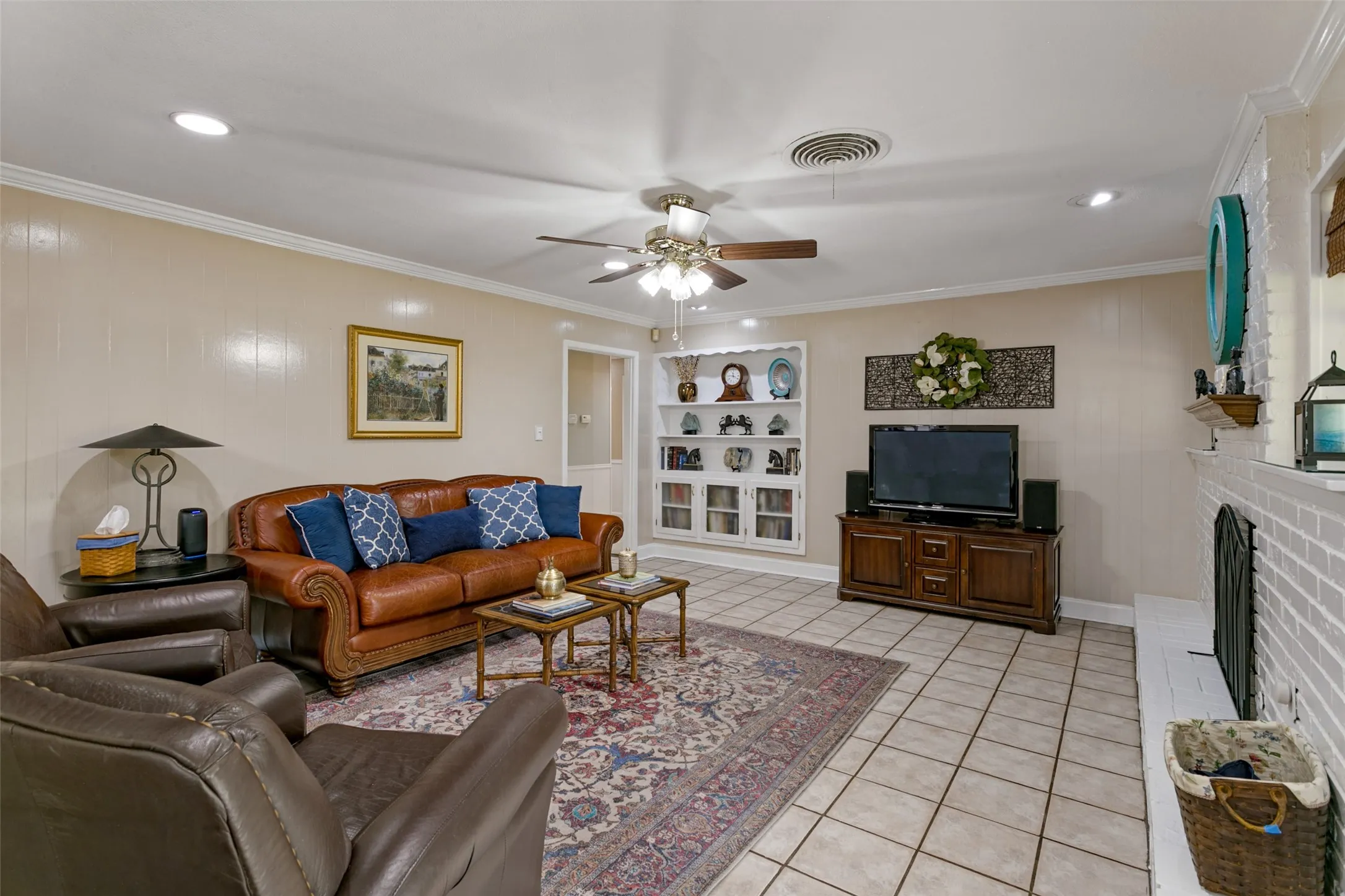 Single Family Residence For Sale in Tarrant County , 4309 Selkirk Drive W, Fort Worth, Texas 76109, 3 Bedroom, 3 Bathroom, 2 Garage spaces, 2,045 Sqft, built in 1959, mls#21412626, Real Estate Agent in Fort Worth, Homes For Sale in Tarrant county, Homes For Sale in Fort Worth, Realtor in Fort Worth Texas, Real Estate Brokerage Independent Realty Texas, Luminita Cordes Realtor