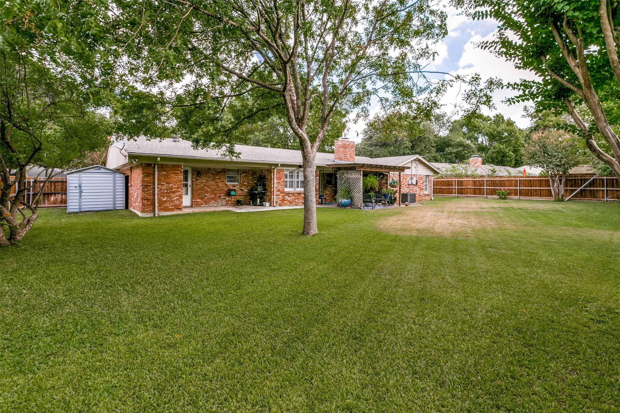 Single Family Residence For Sale in Tarrant County , 4309 Selkirk Drive W, Fort Worth, Texas 76109, 3 Bedroom, 3 Bathroom, 2 Garage spaces, 2,045 Sqft, built in 1959, mls#21412626, Real Estate Agent in Fort Worth, Homes For Sale in Tarrant county, Homes For Sale in Fort Worth, Realtor in Fort Worth Texas, Real Estate Brokerage Independent Realty Texas, Luminita Cordes Realtor